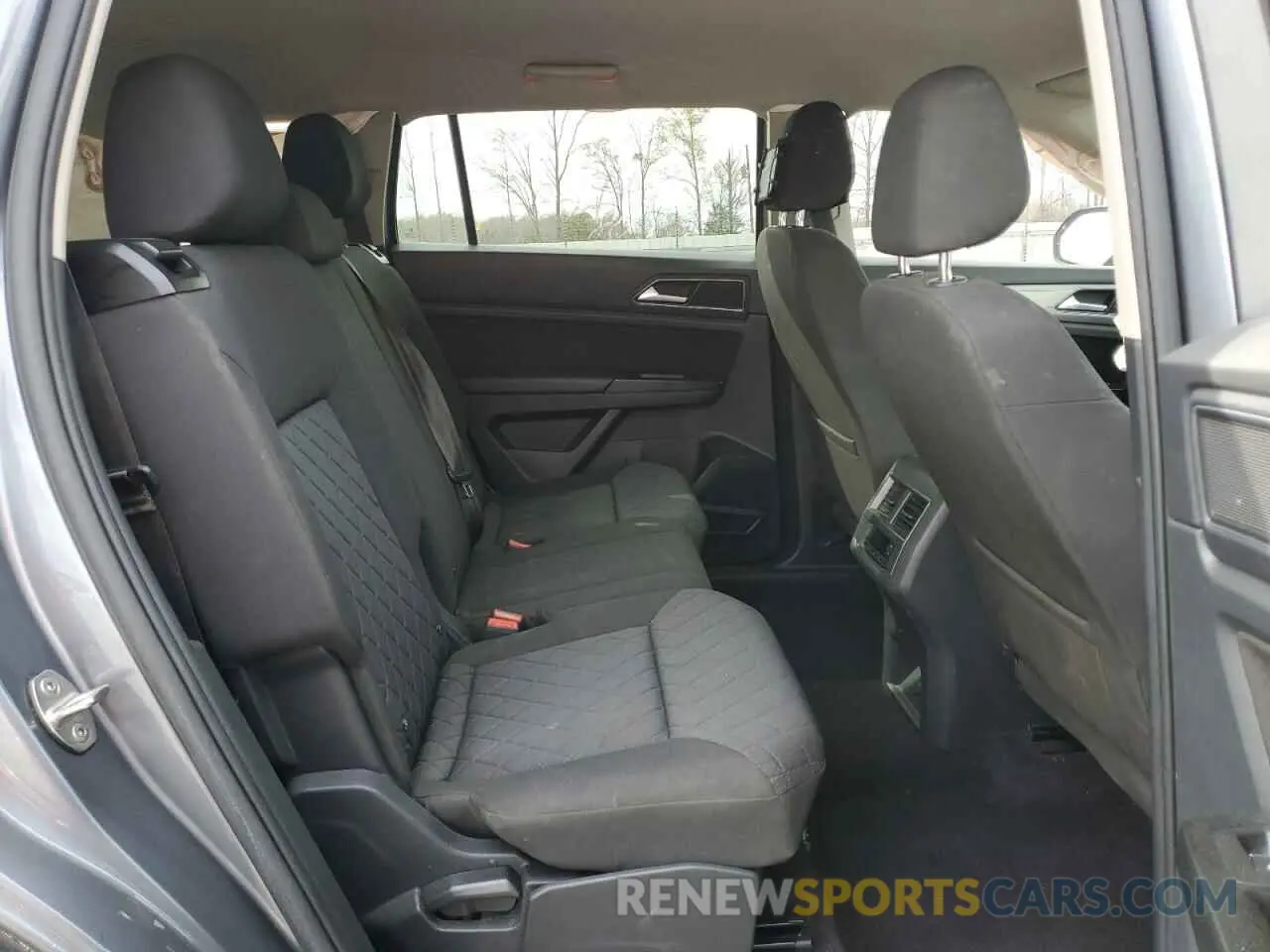 11 Photograph of a damaged car 1V2AP2CA5KC589952 VOLKSWAGEN ATLAS 2019