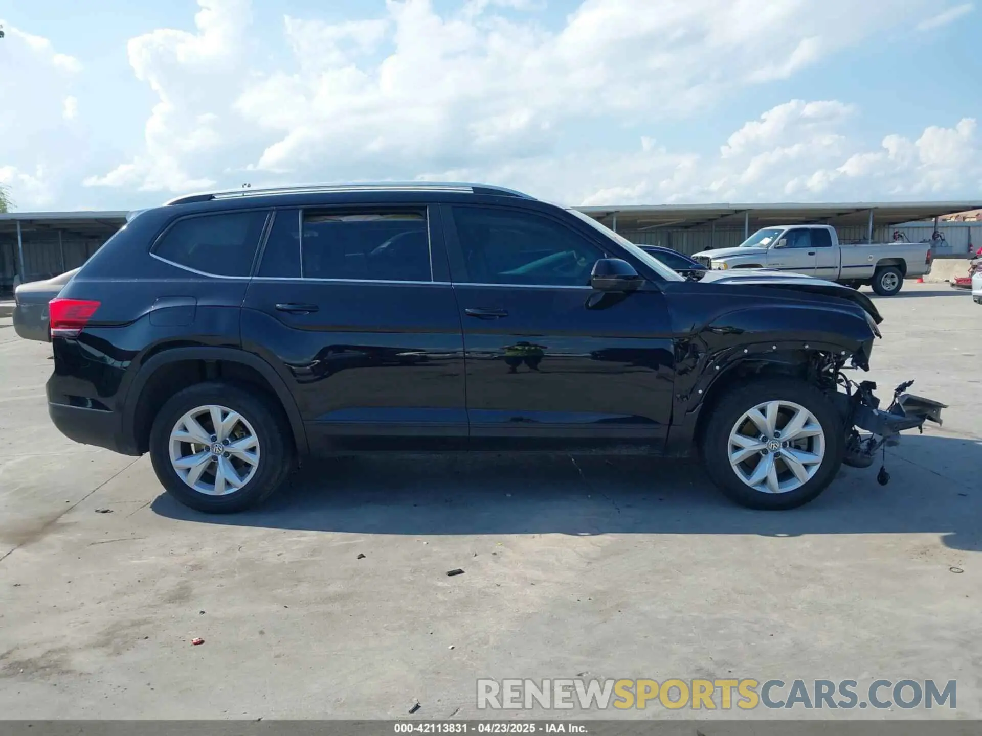 14 Photograph of a damaged car 1V2AP2CA6KC591404 VOLKSWAGEN ATLAS 2019
