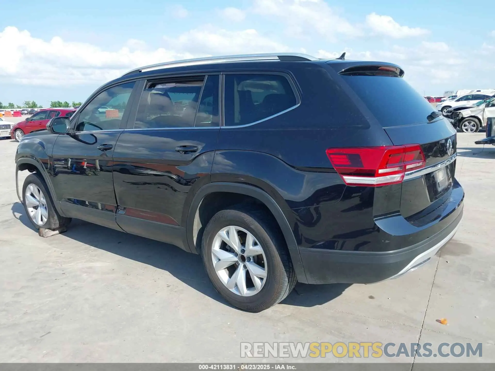 3 Photograph of a damaged car 1V2AP2CA6KC591404 VOLKSWAGEN ATLAS 2019