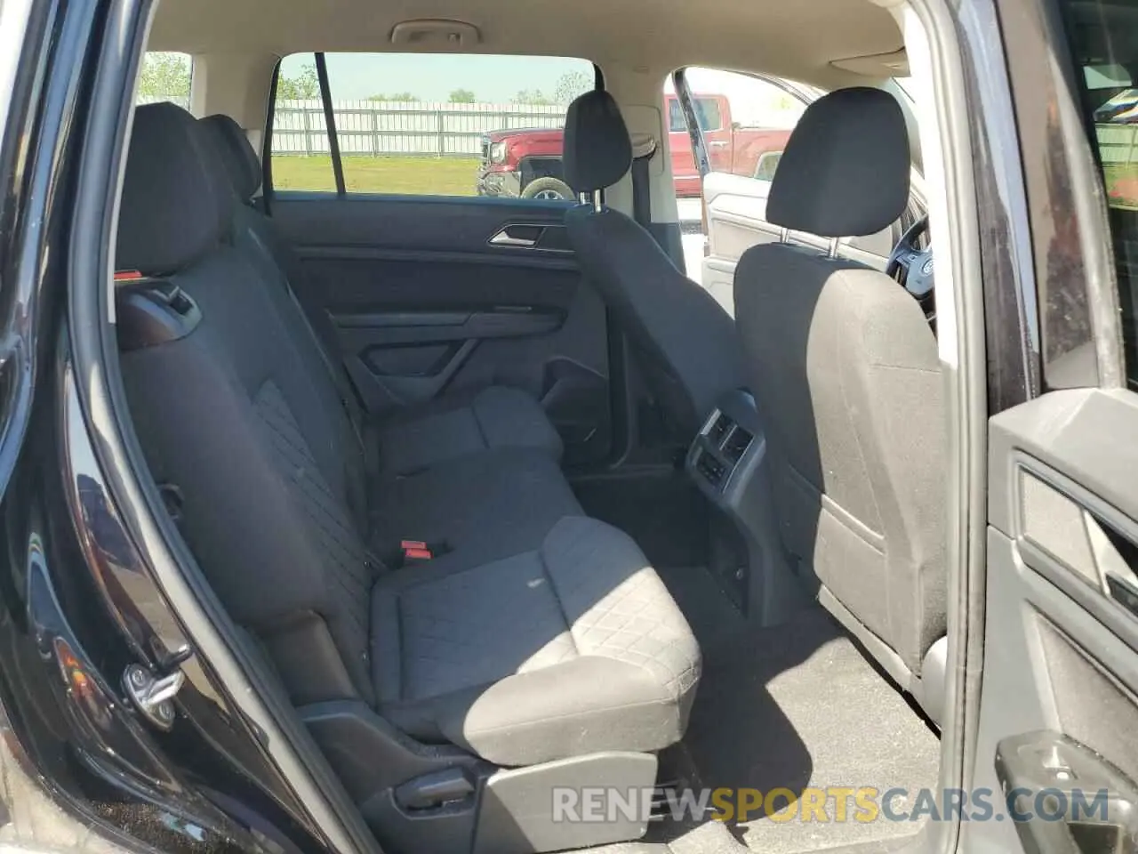 10 Photograph of a damaged car 1V2AP2CA9KC606672 VOLKSWAGEN ATLAS 2019