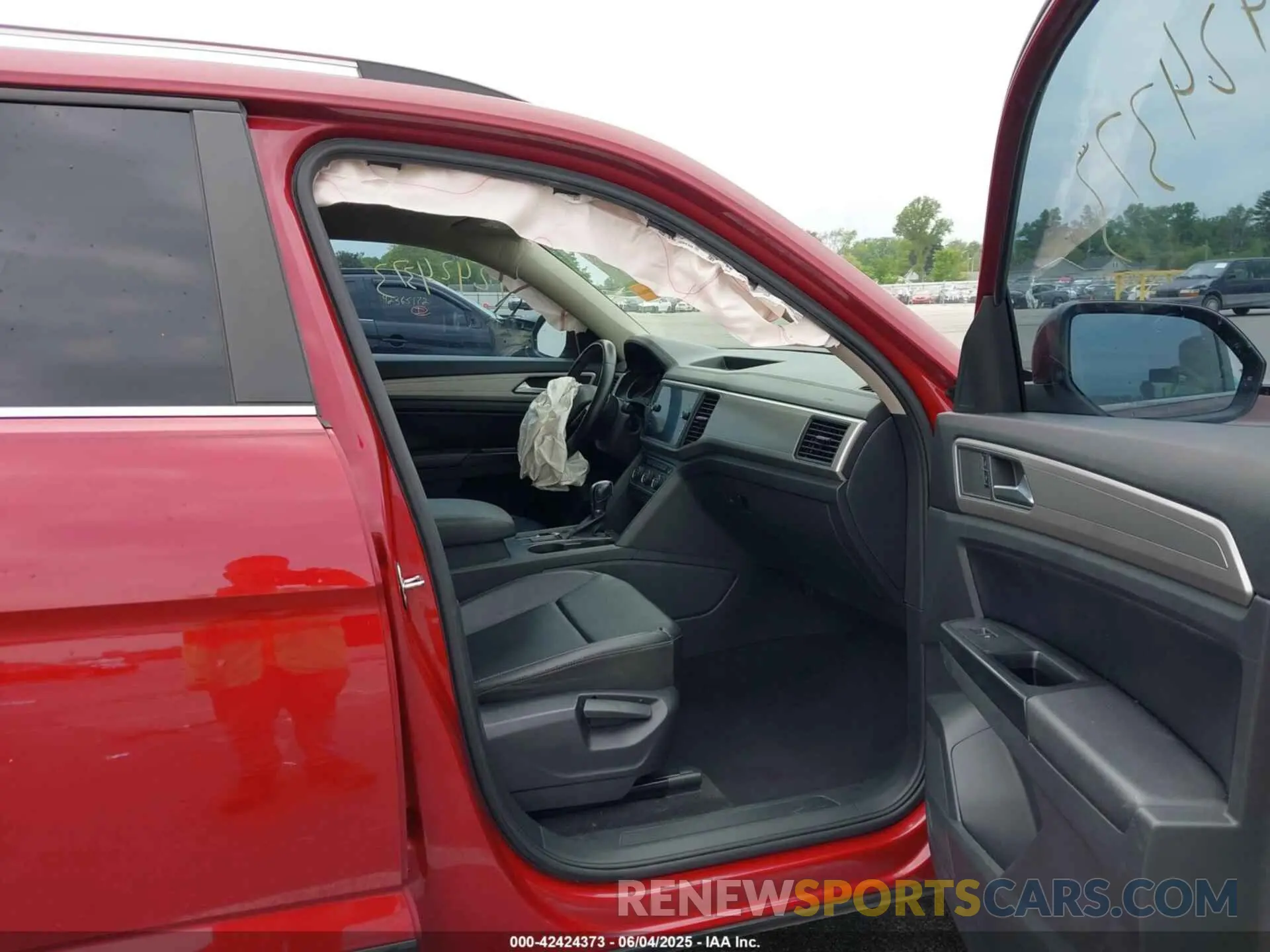 5 Photograph of a damaged car 1V2DR2CA0KC605711 VOLKSWAGEN ATLAS 2019