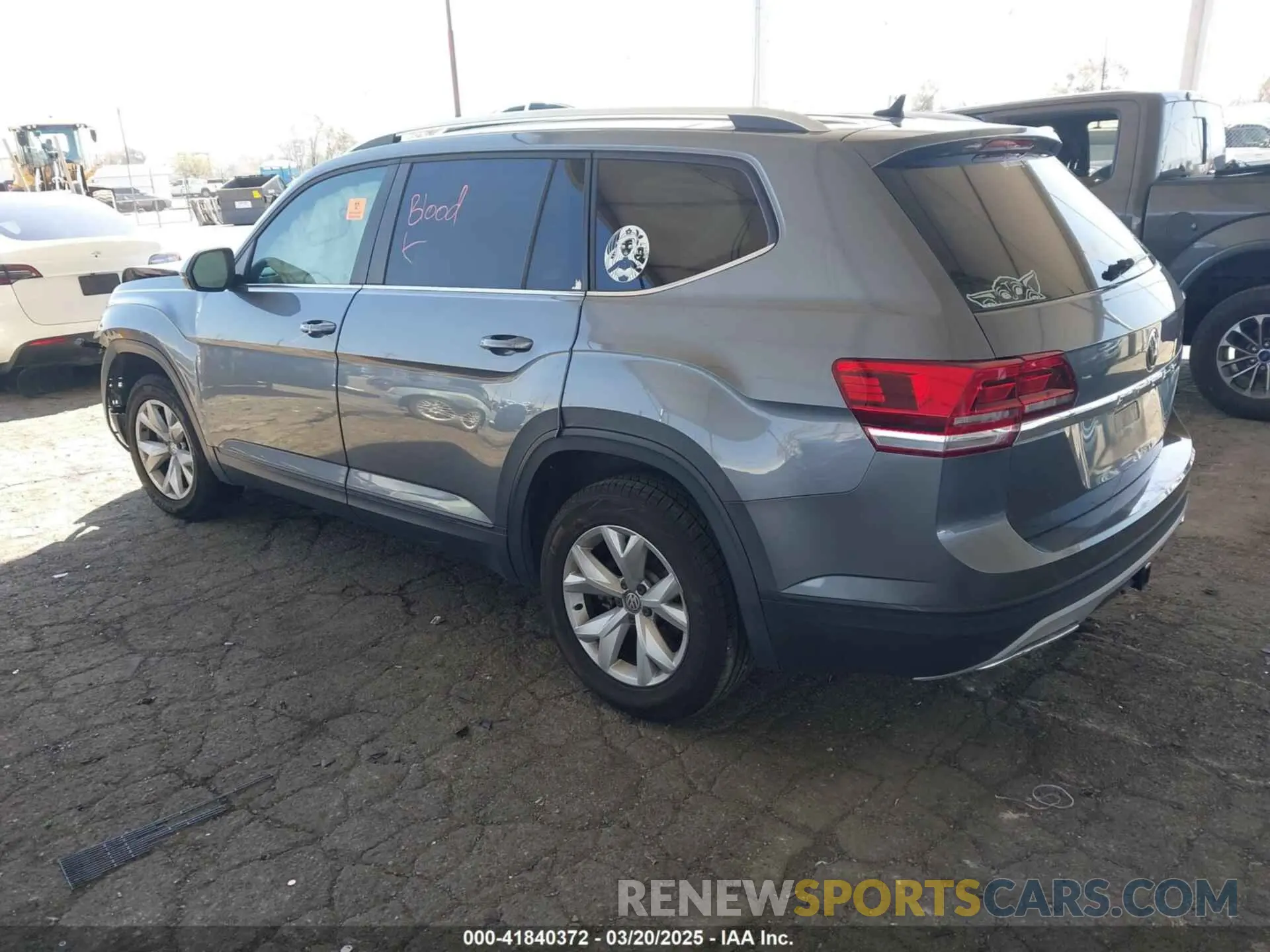 3 Photograph of a damaged car 1V2DR2CA2KC547116 VOLKSWAGEN ATLAS 2019