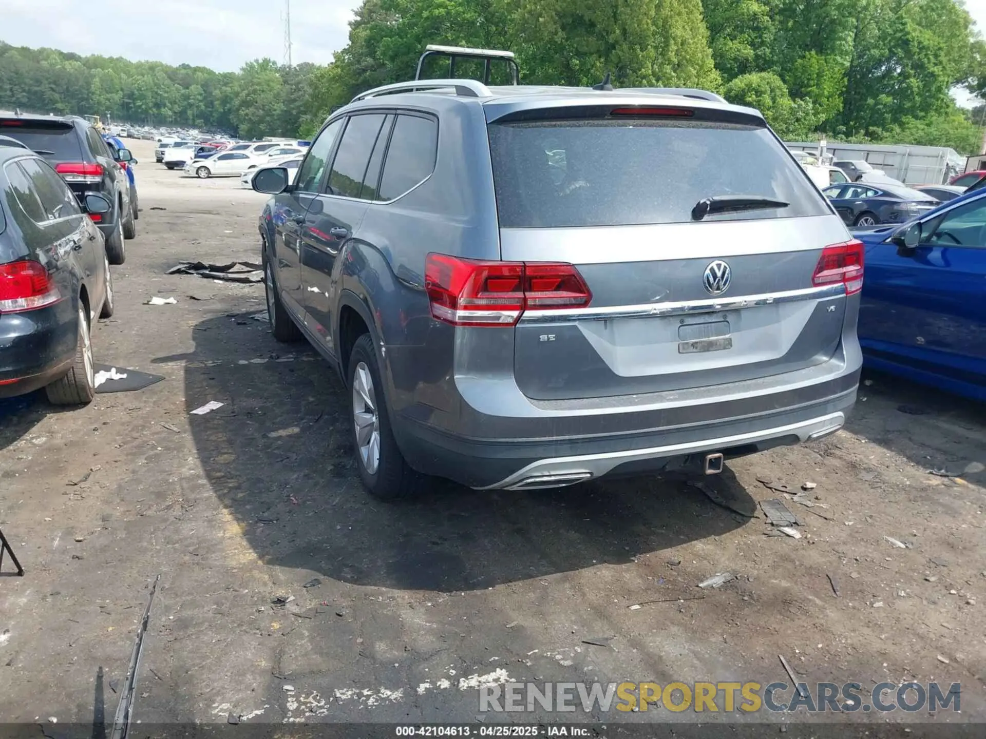 3 Photograph of a damaged car 1V2DR2CA4KC524033 VOLKSWAGEN ATLAS 2019