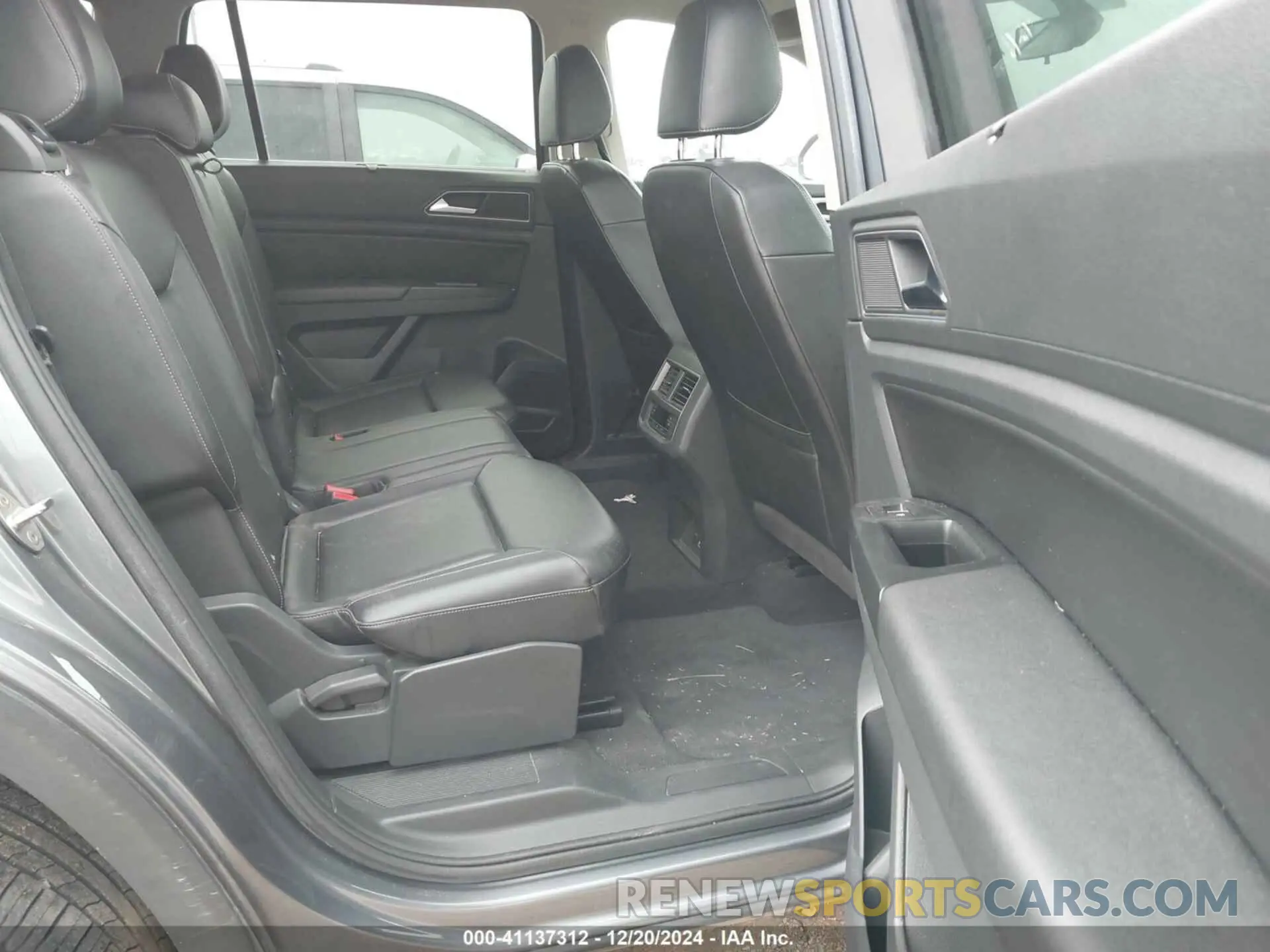 8 Photograph of a damaged car 1V2DR2CAXKC534923 VOLKSWAGEN ATLAS 2019