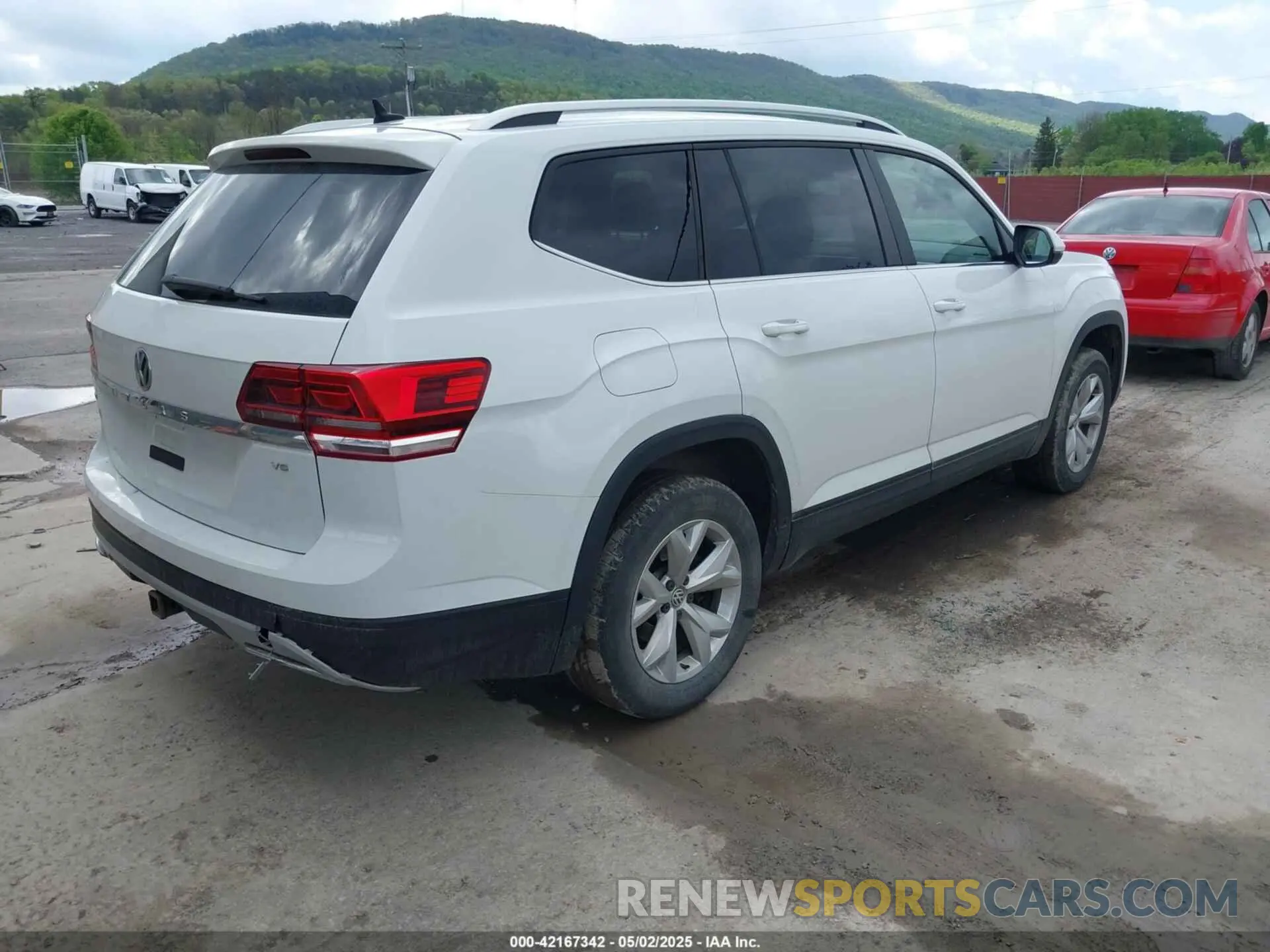 4 Photograph of a damaged car 1V2DR2CAXKC598265 VOLKSWAGEN ATLAS 2019