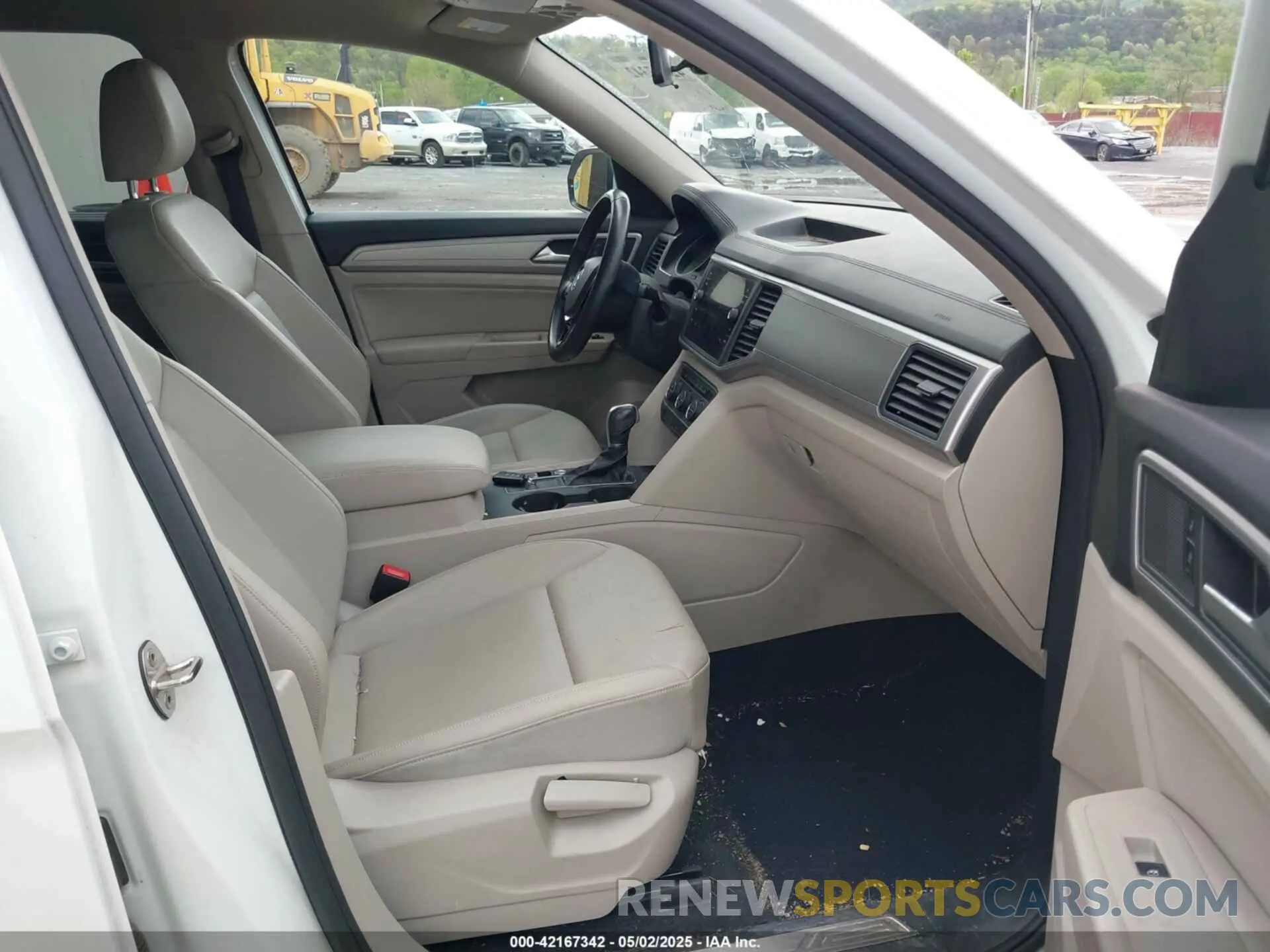 5 Photograph of a damaged car 1V2DR2CAXKC598265 VOLKSWAGEN ATLAS 2019