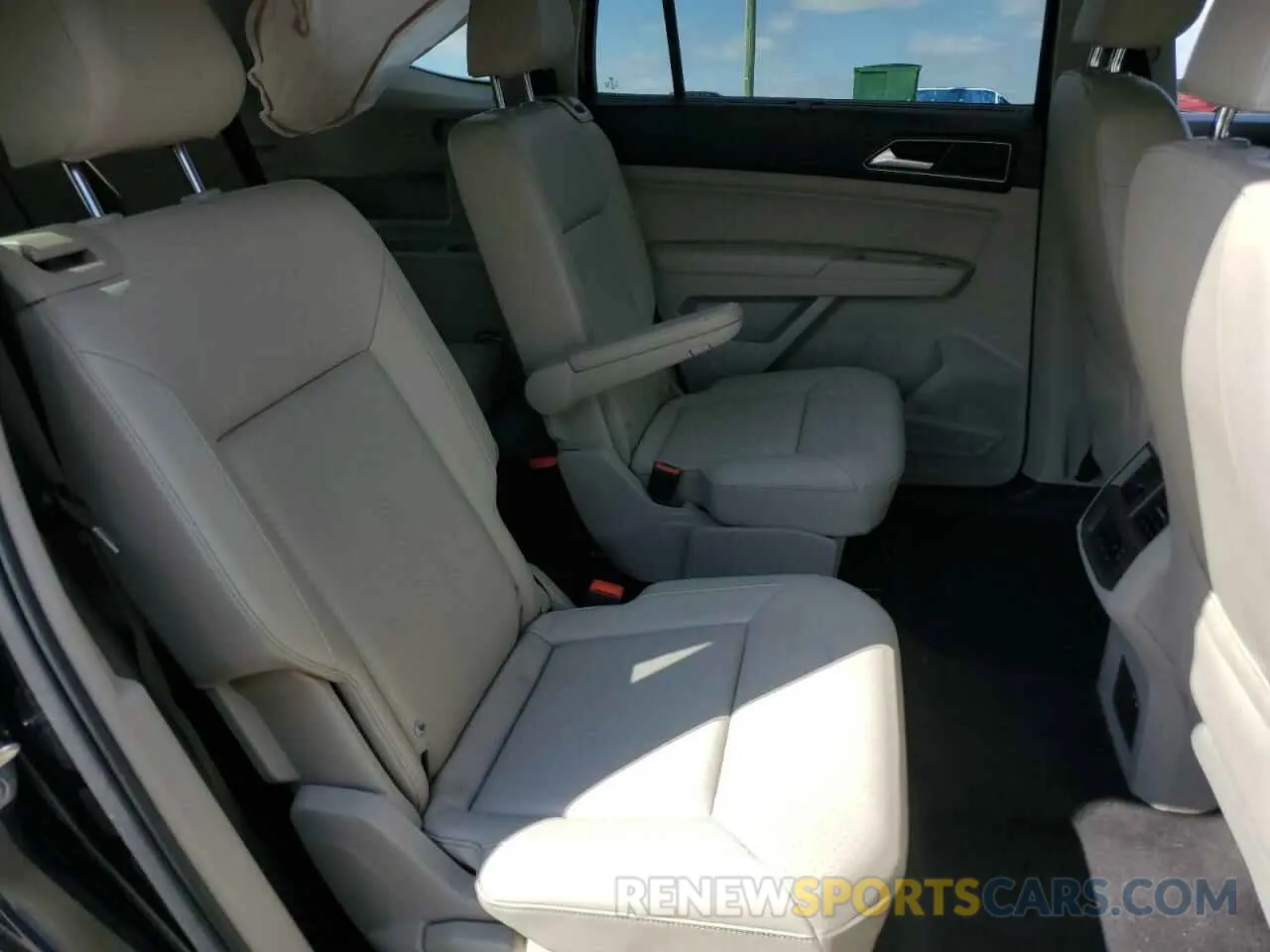 11 Photograph of a damaged car 1V2ER2CA3KC555133 VOLKSWAGEN ATLAS 2019