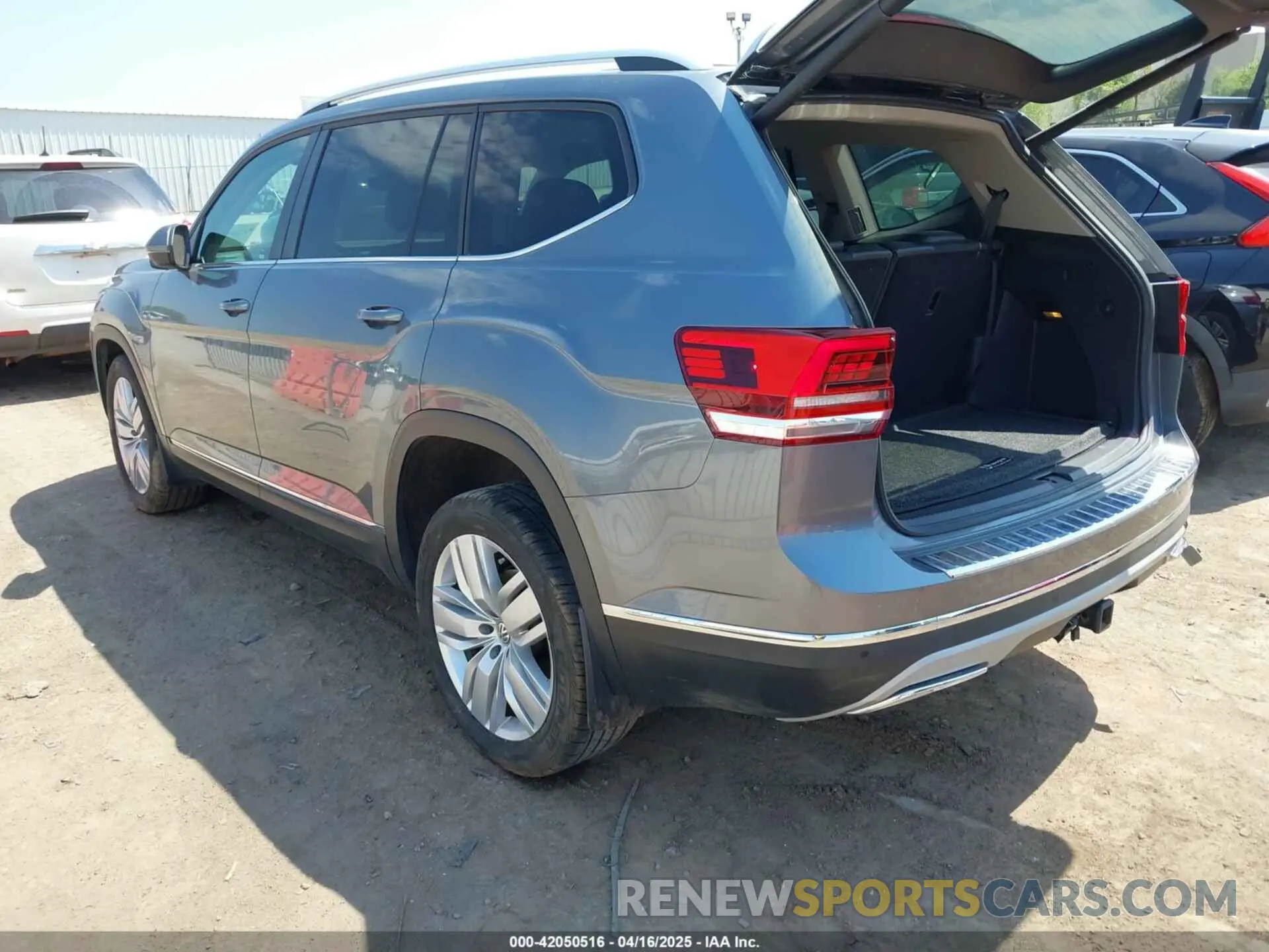 3 Фотография поврежденного автомобиля 1V2ER2CA5KC555568 VOLKSWAGEN ATLAS 2019