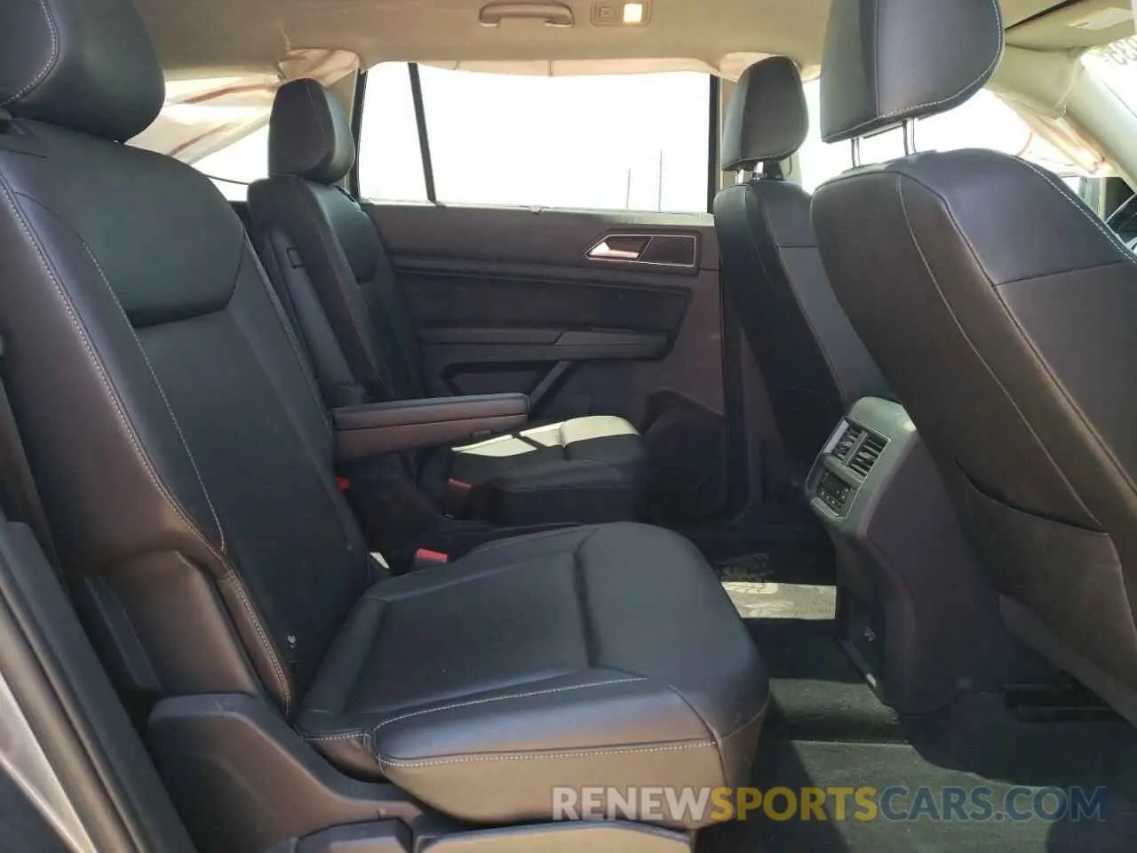 11 Photograph of a damaged car 1V2ER2CA8KC556357 VOLKSWAGEN ATLAS 2019