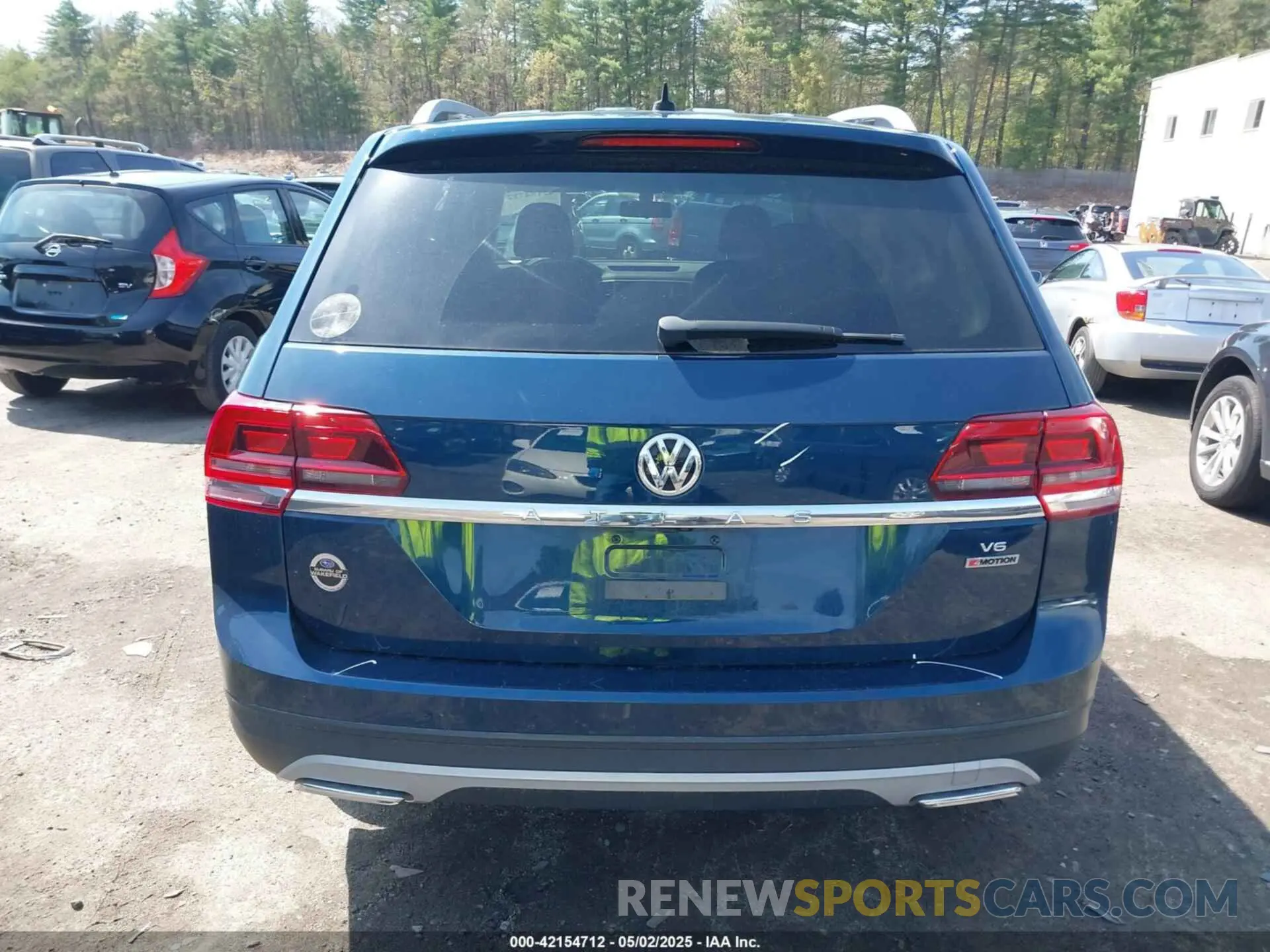 17 Photograph of a damaged car 1V2GR2CA6KC552560 VOLKSWAGEN ATLAS 2019