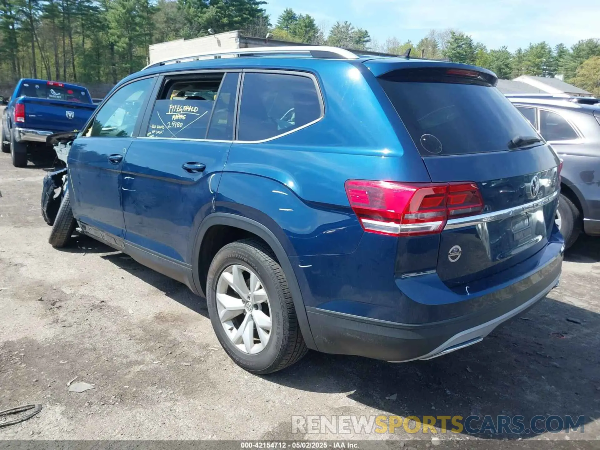 3 Photograph of a damaged car 1V2GR2CA6KC552560 VOLKSWAGEN ATLAS 2019