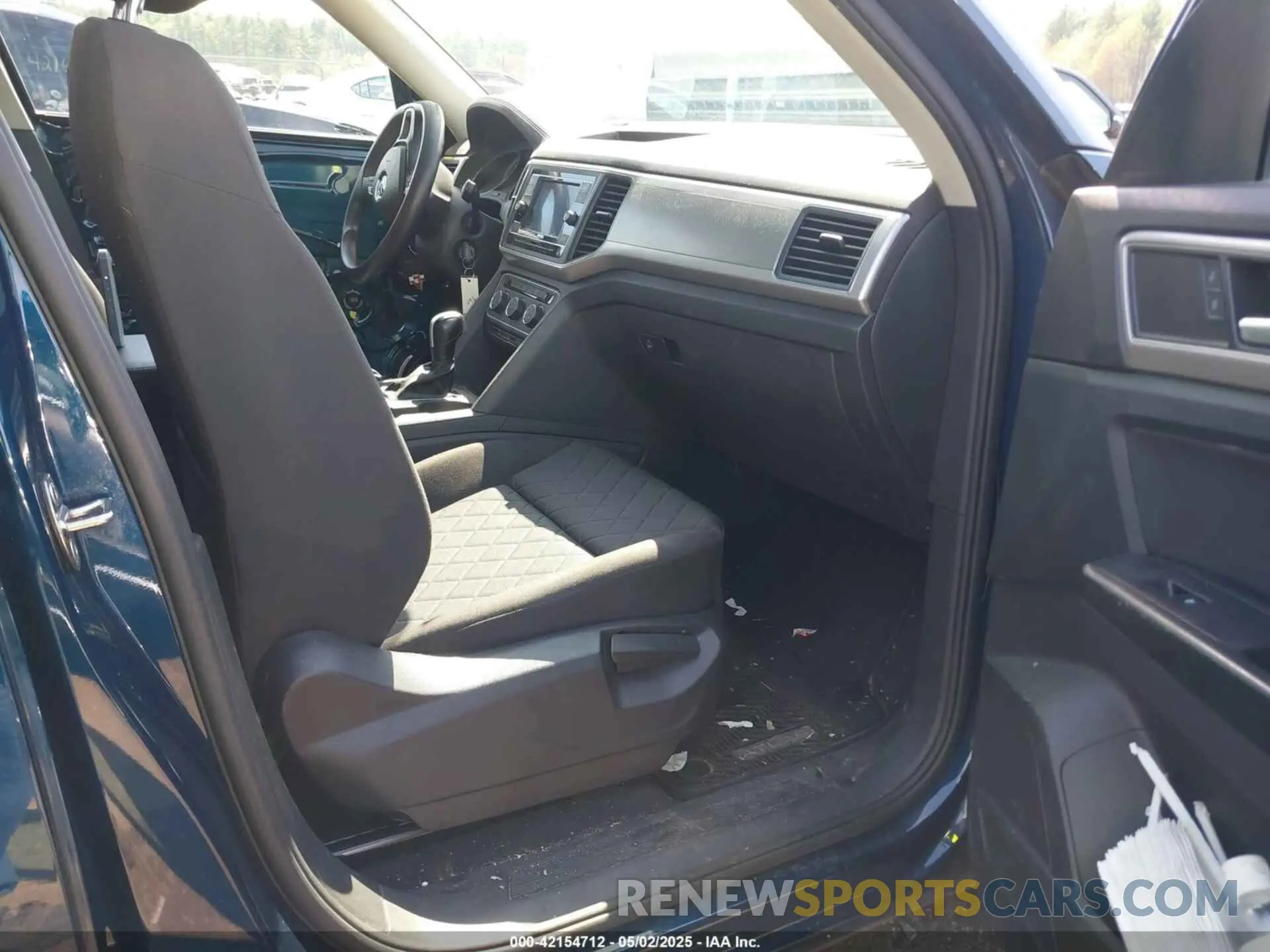 5 Photograph of a damaged car 1V2GR2CA6KC552560 VOLKSWAGEN ATLAS 2019