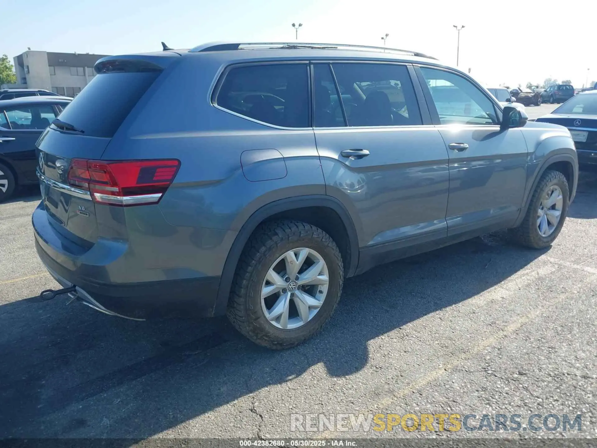 4 Фотография поврежденного автомобиля 1V2GR2CA8KC549501 VOLKSWAGEN ATLAS 2019
