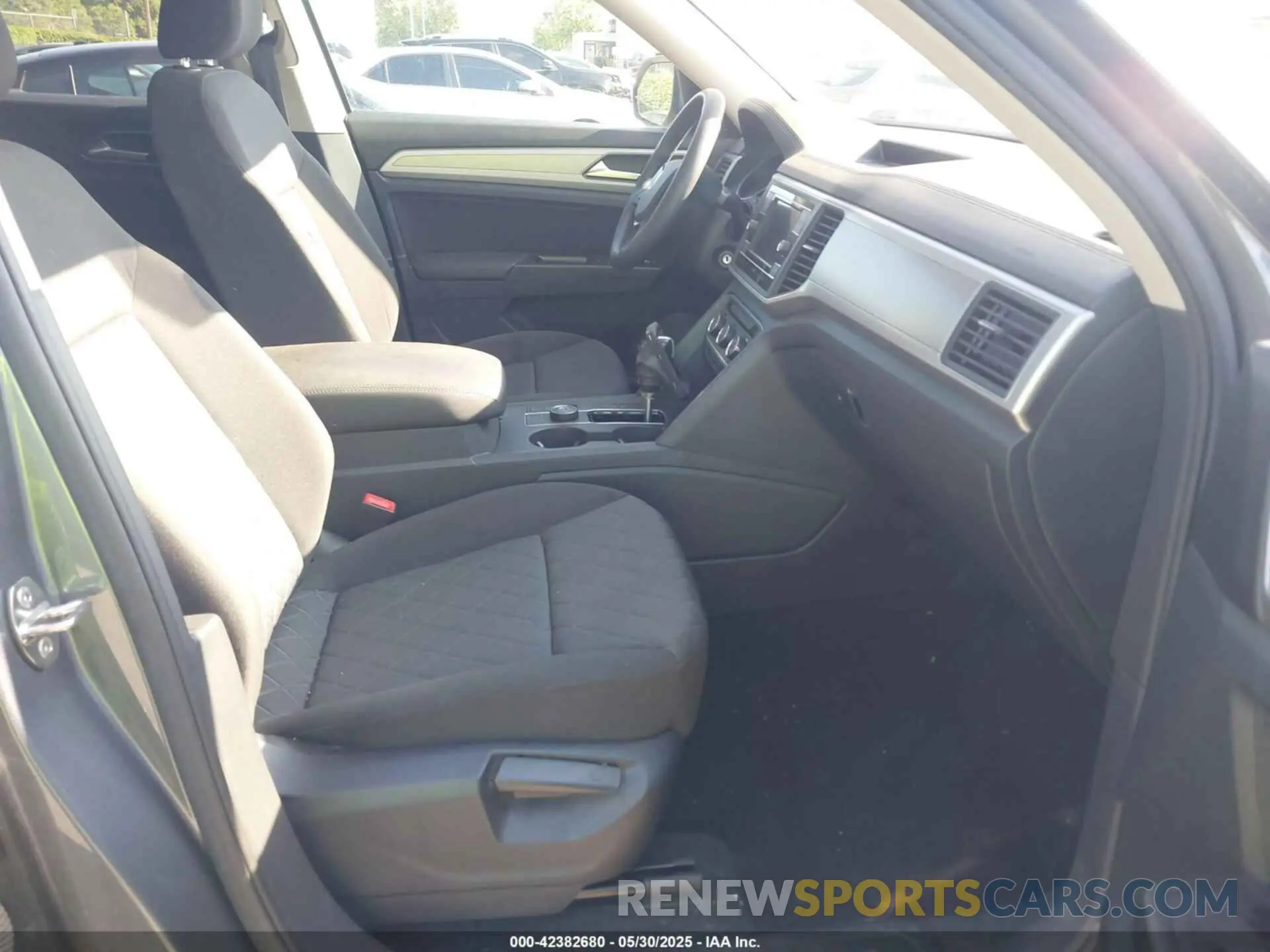 5 Фотография поврежденного автомобиля 1V2GR2CA8KC549501 VOLKSWAGEN ATLAS 2019