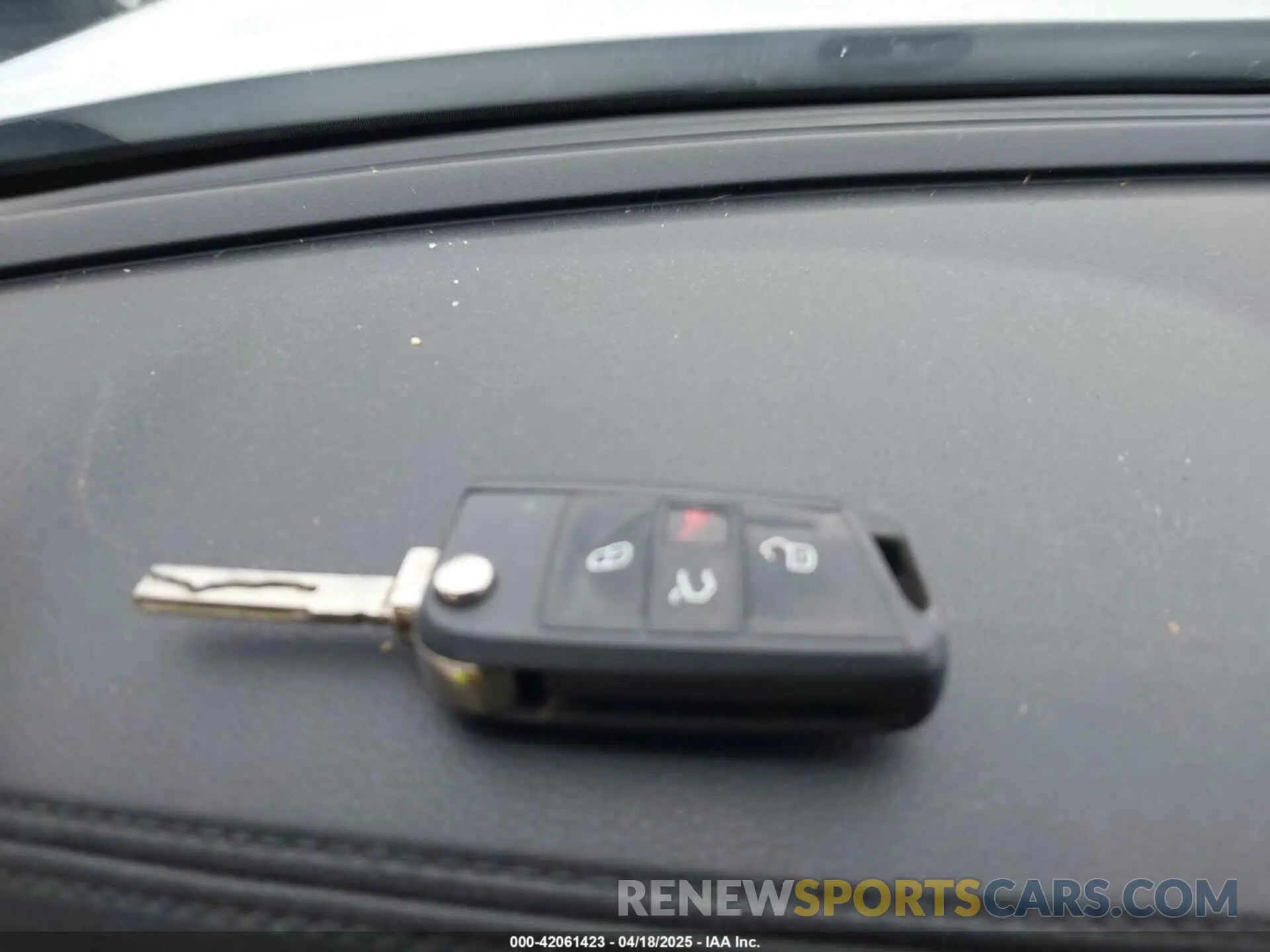11 Photograph of a damaged car 1V2GR2CA8KC601063 VOLKSWAGEN ATLAS 2019