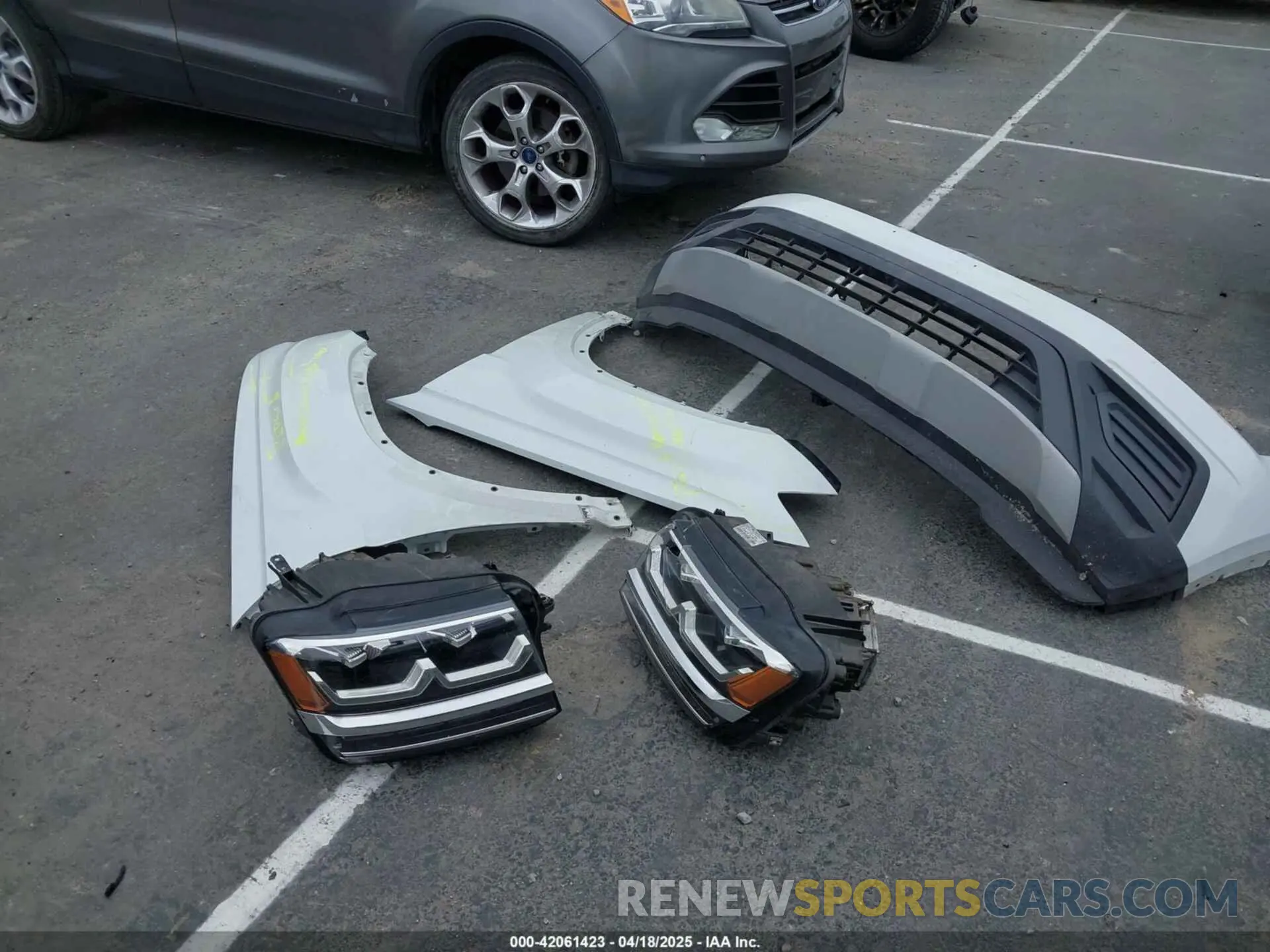 12 Photograph of a damaged car 1V2GR2CA8KC601063 VOLKSWAGEN ATLAS 2019