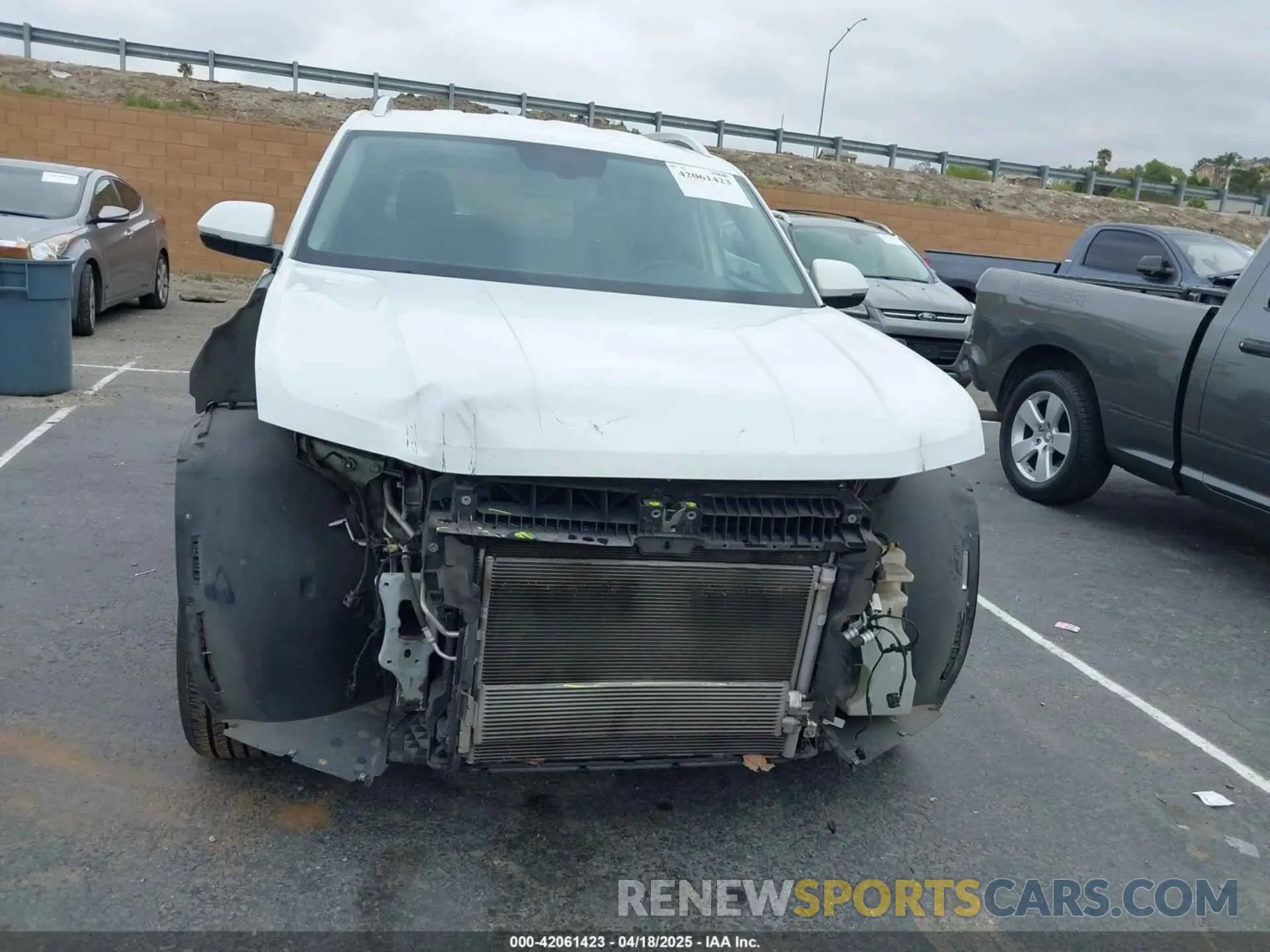 13 Photograph of a damaged car 1V2GR2CA8KC601063 VOLKSWAGEN ATLAS 2019