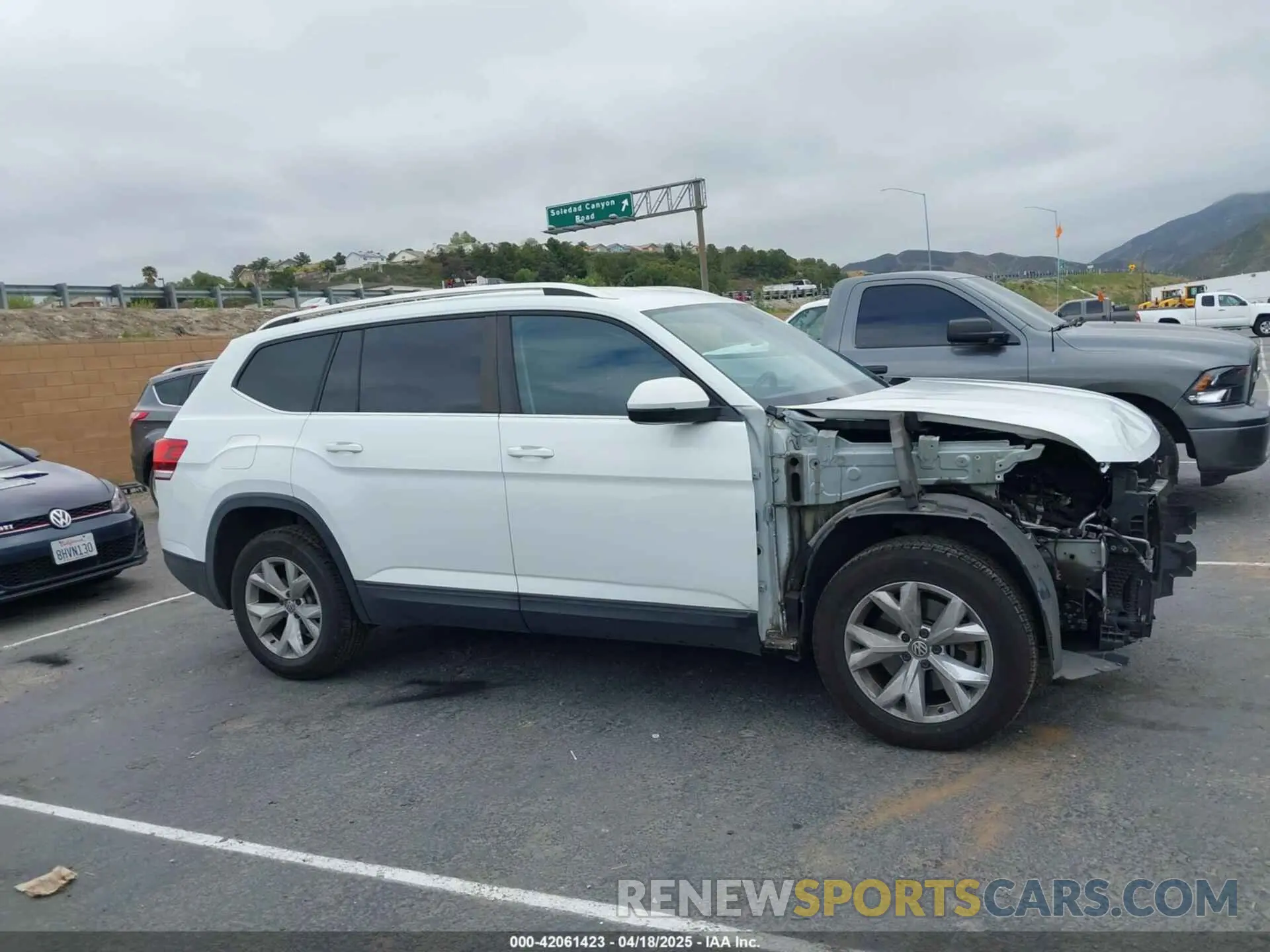 14 Photograph of a damaged car 1V2GR2CA8KC601063 VOLKSWAGEN ATLAS 2019