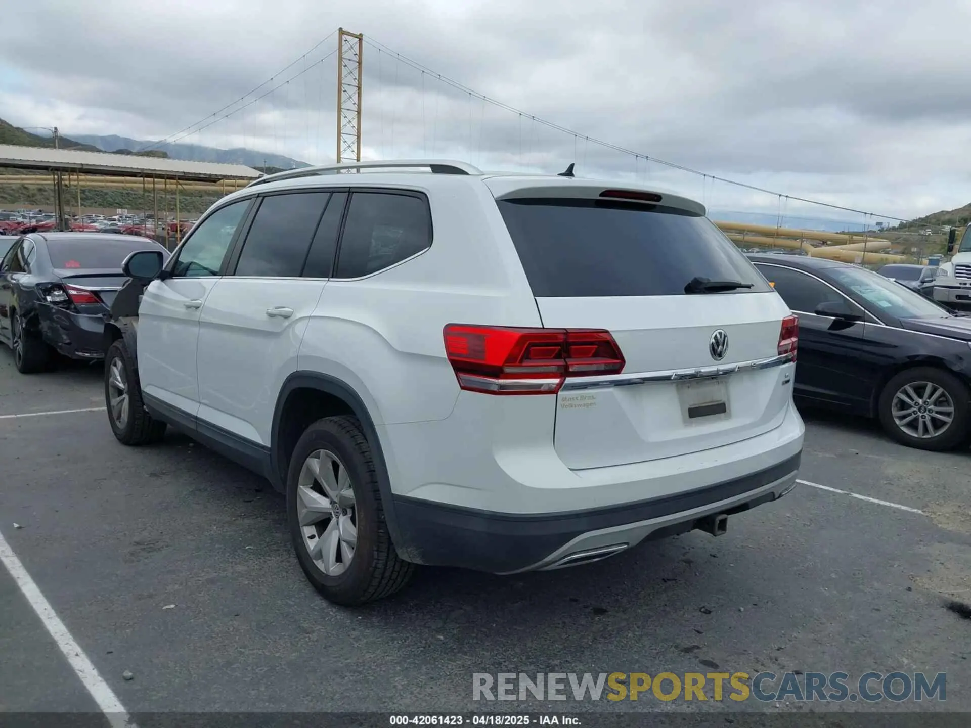 3 Photograph of a damaged car 1V2GR2CA8KC601063 VOLKSWAGEN ATLAS 2019