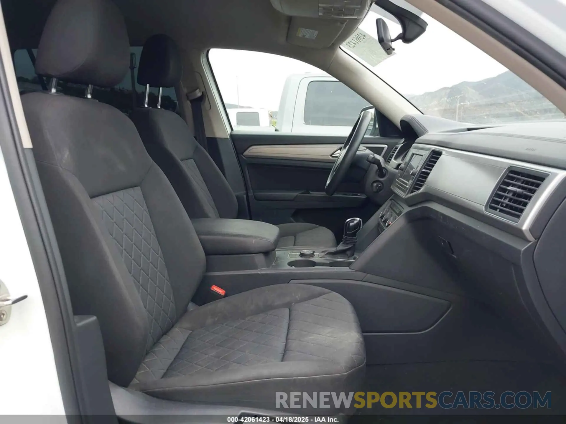 5 Photograph of a damaged car 1V2GR2CA8KC601063 VOLKSWAGEN ATLAS 2019