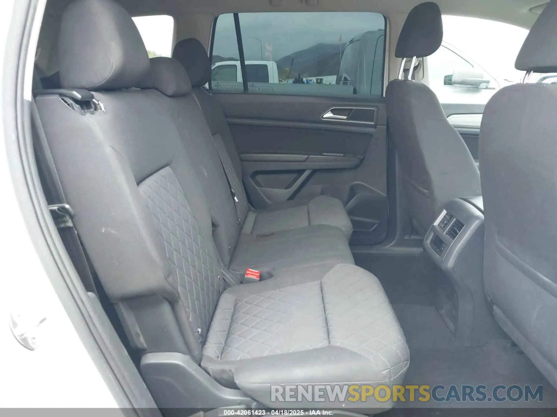 8 Photograph of a damaged car 1V2GR2CA8KC601063 VOLKSWAGEN ATLAS 2019