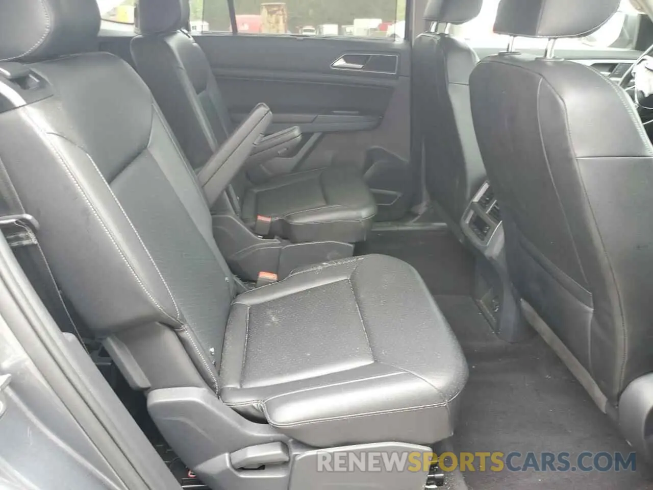 10 Photograph of a damaged car 1V2LR2CA2KC607570 VOLKSWAGEN ATLAS 2019