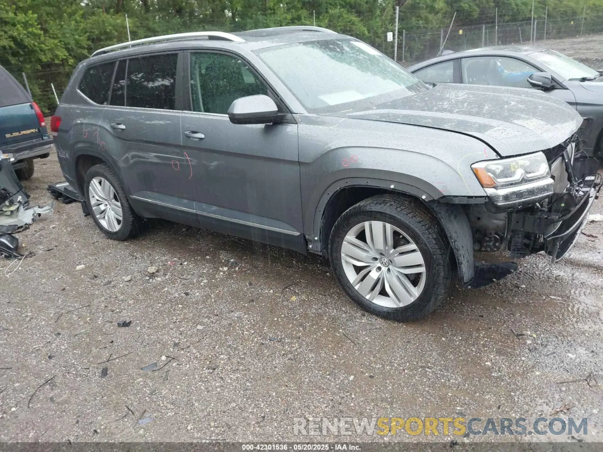 1 Photograph of a damaged car 1V2MR2CA1KC615261 VOLKSWAGEN ATLAS 2019