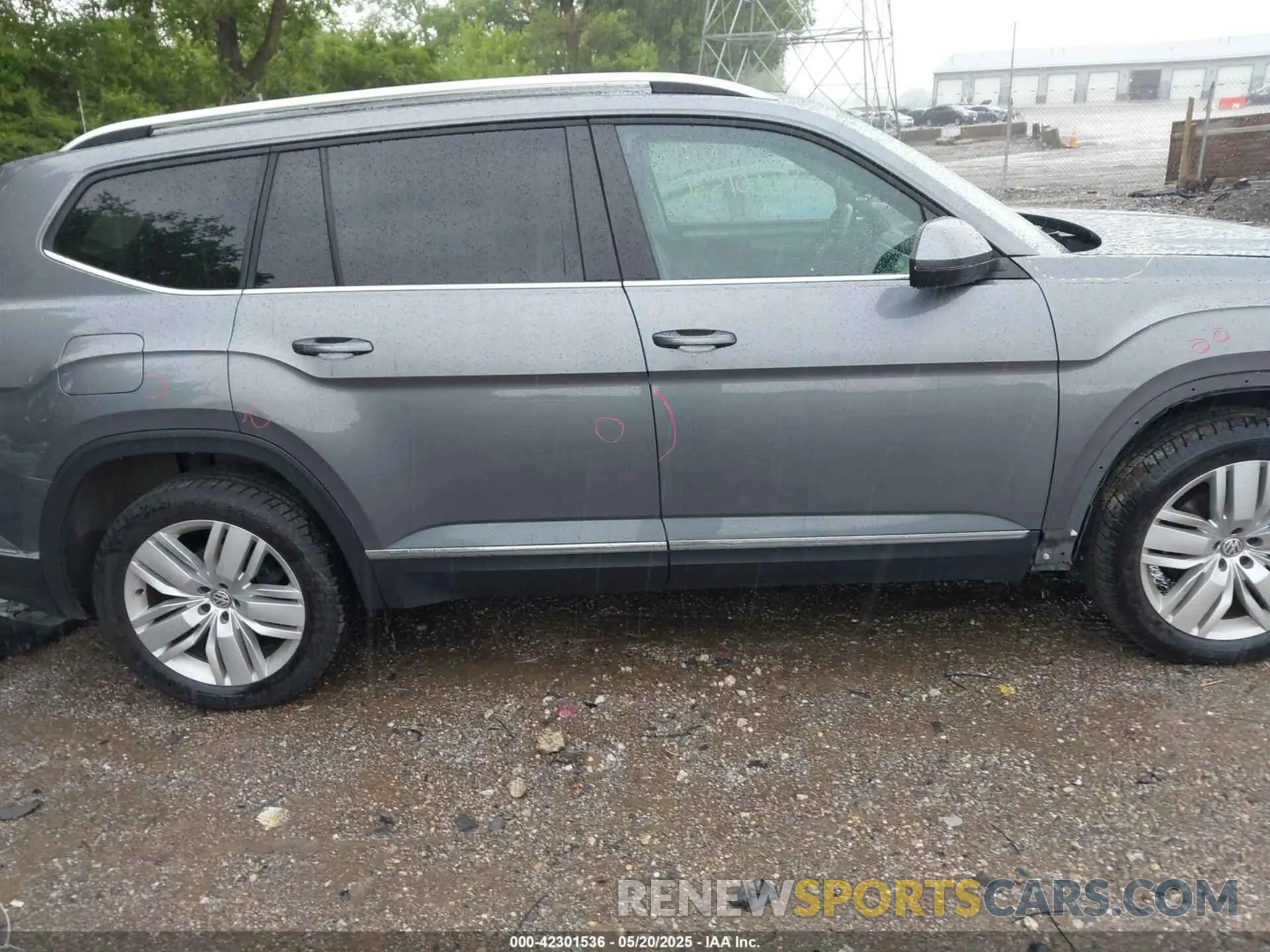 13 Photograph of a damaged car 1V2MR2CA1KC615261 VOLKSWAGEN ATLAS 2019