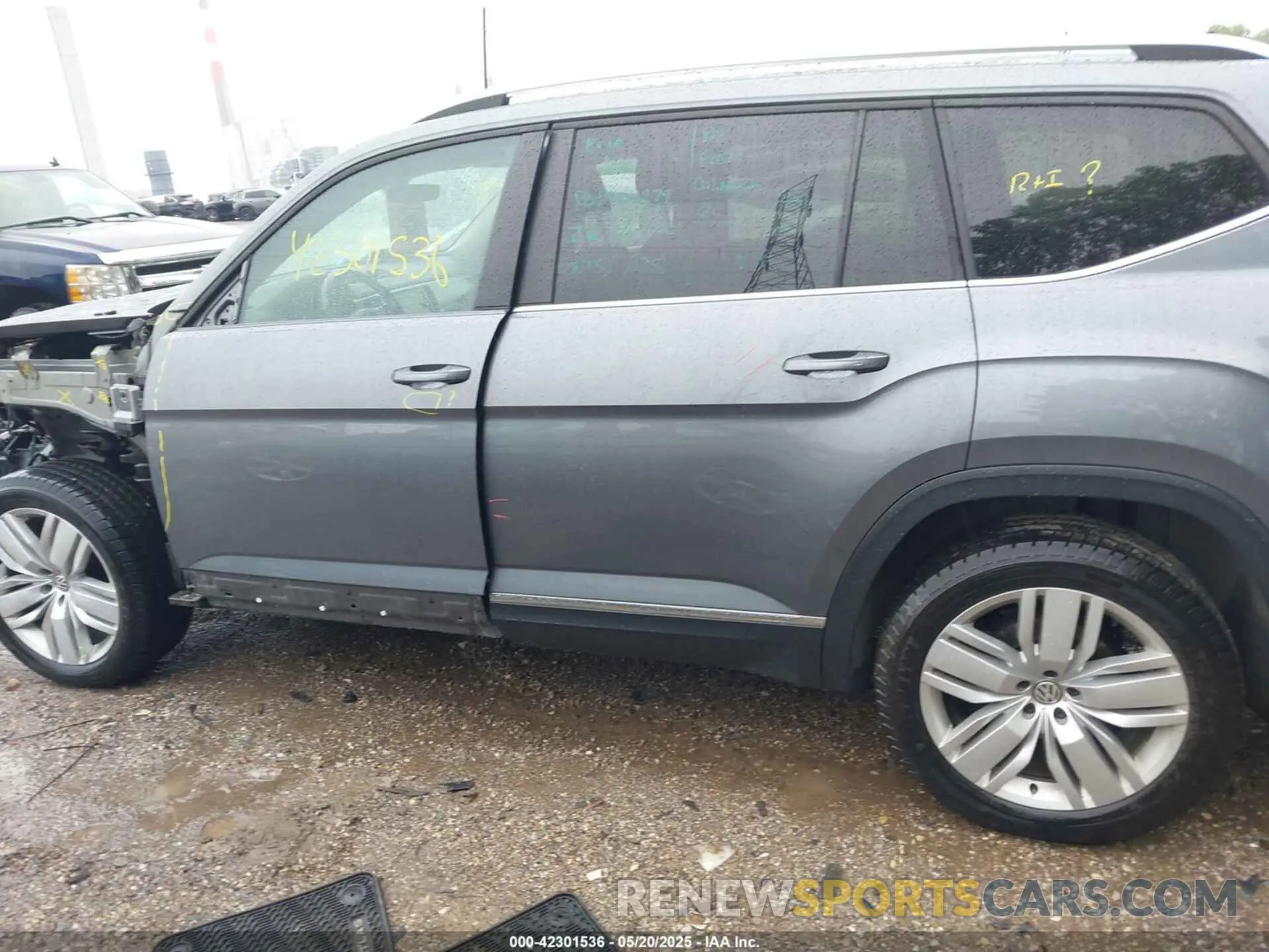 14 Photograph of a damaged car 1V2MR2CA1KC615261 VOLKSWAGEN ATLAS 2019