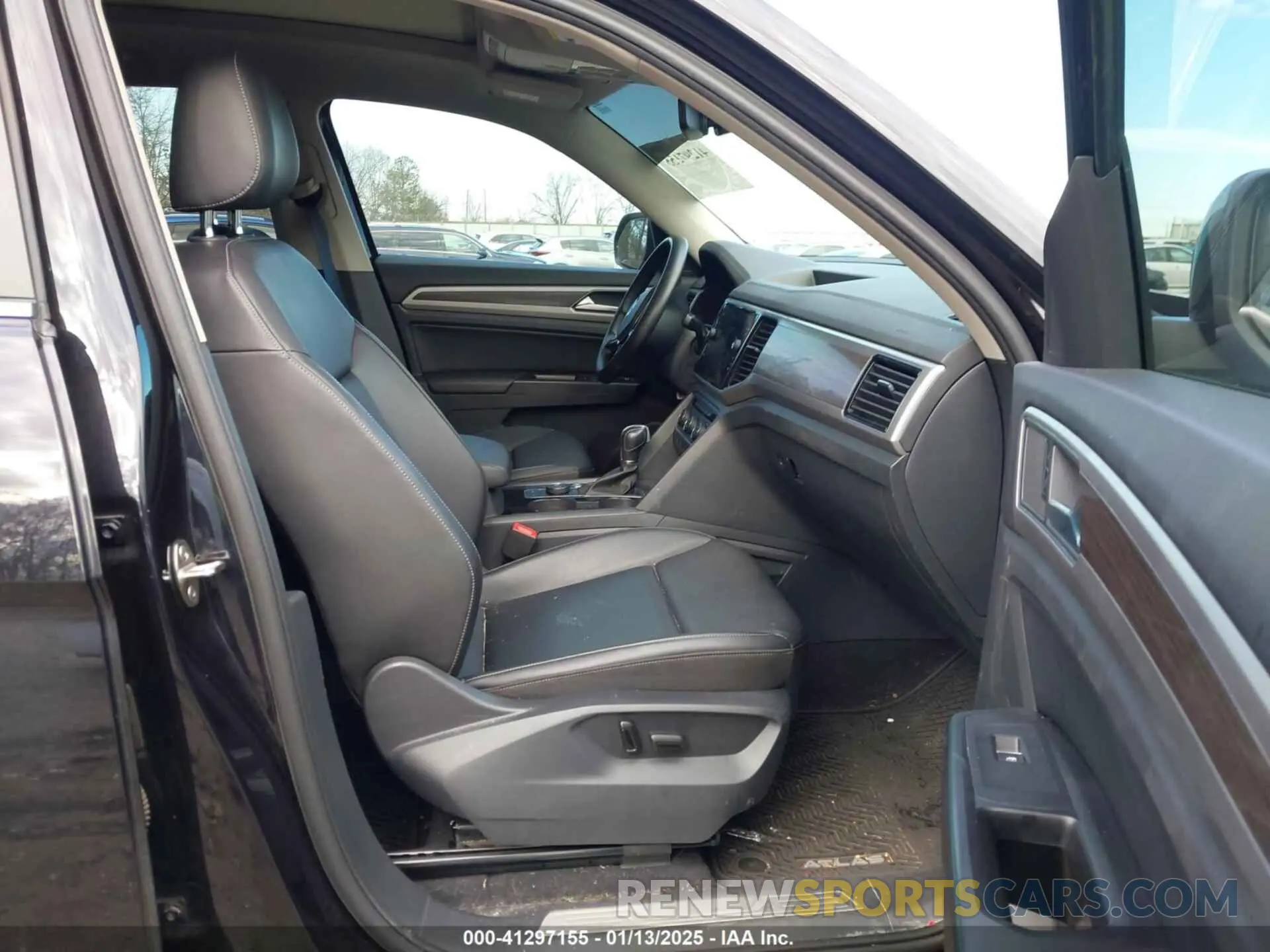 5 Photograph of a damaged car 1V2MR2CA1KC624073 VOLKSWAGEN ATLAS 2019