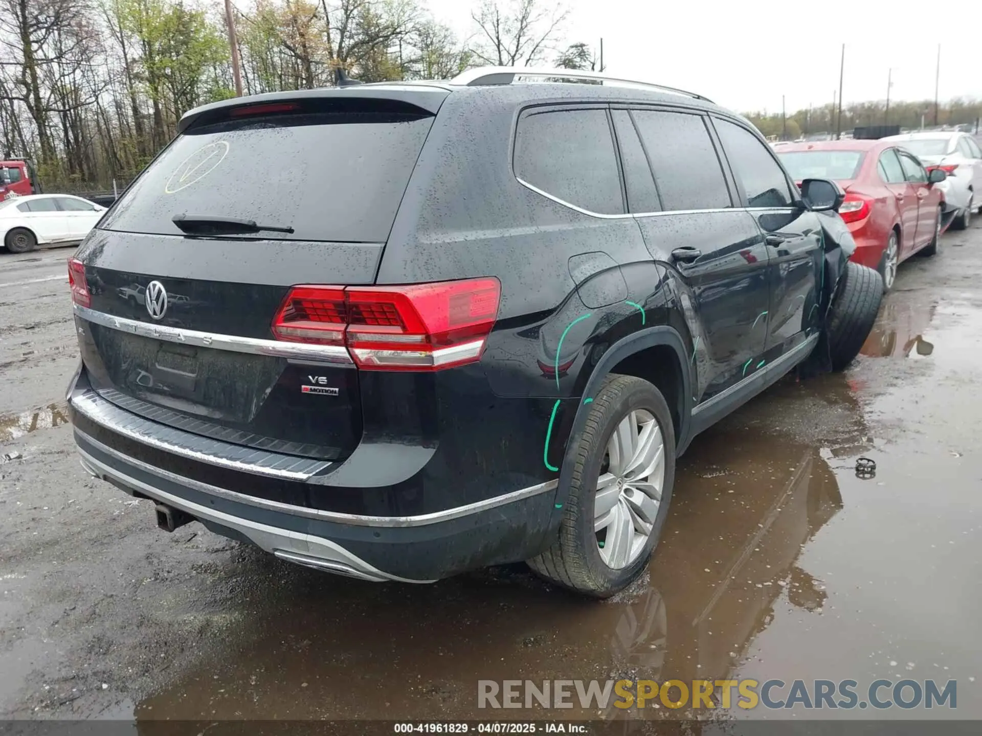 4 Photograph of a damaged car 1V2MR2CA4KC592087 VOLKSWAGEN ATLAS 2019