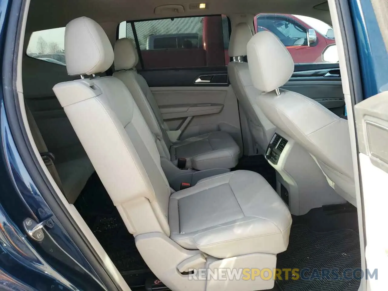 11 Photograph of a damaged car 1V2MR2CA5KC557039 VOLKSWAGEN ATLAS 2019