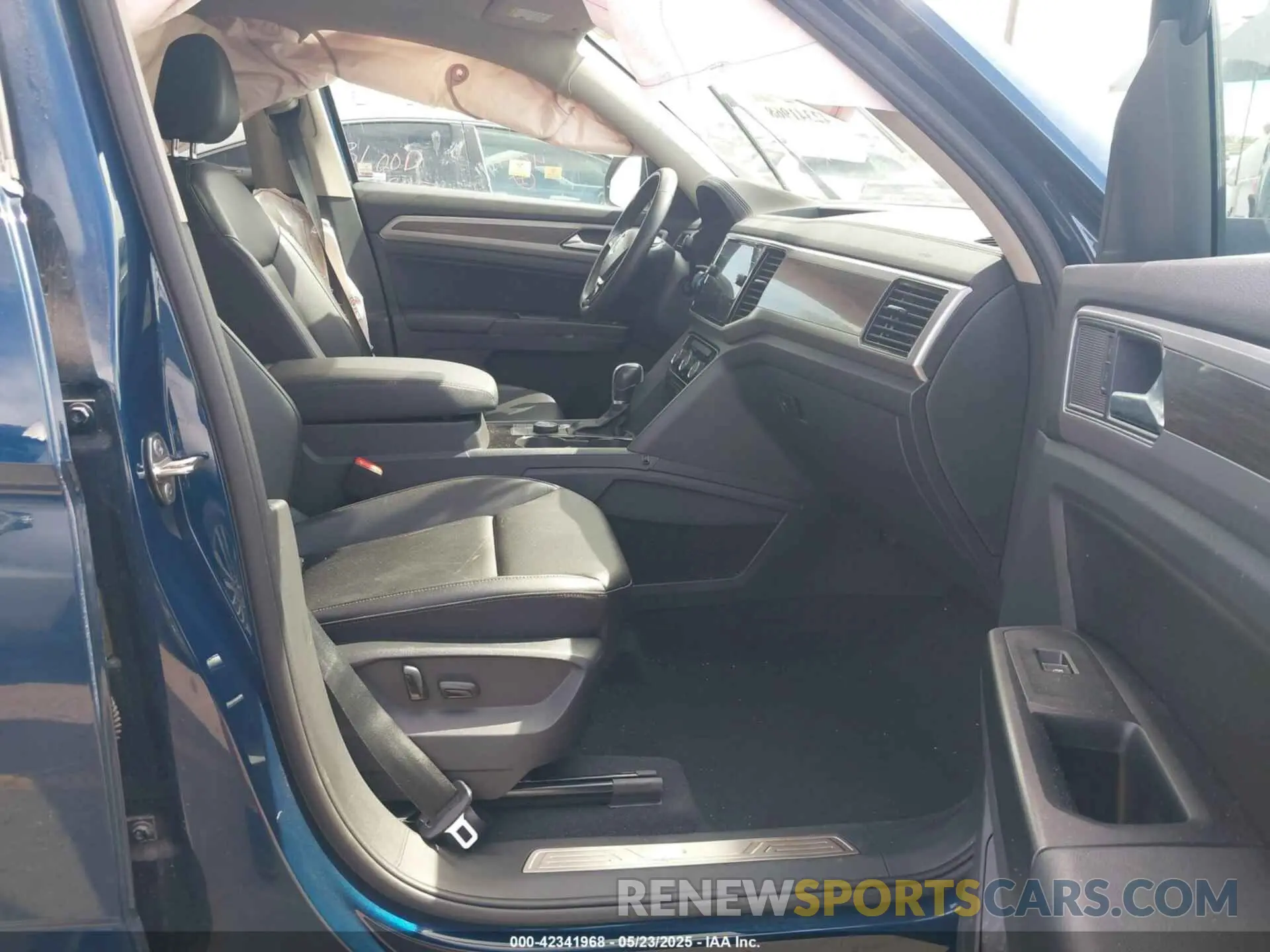 5 Photograph of a damaged car 1V2MR2CA6KC612422 VOLKSWAGEN ATLAS 2019