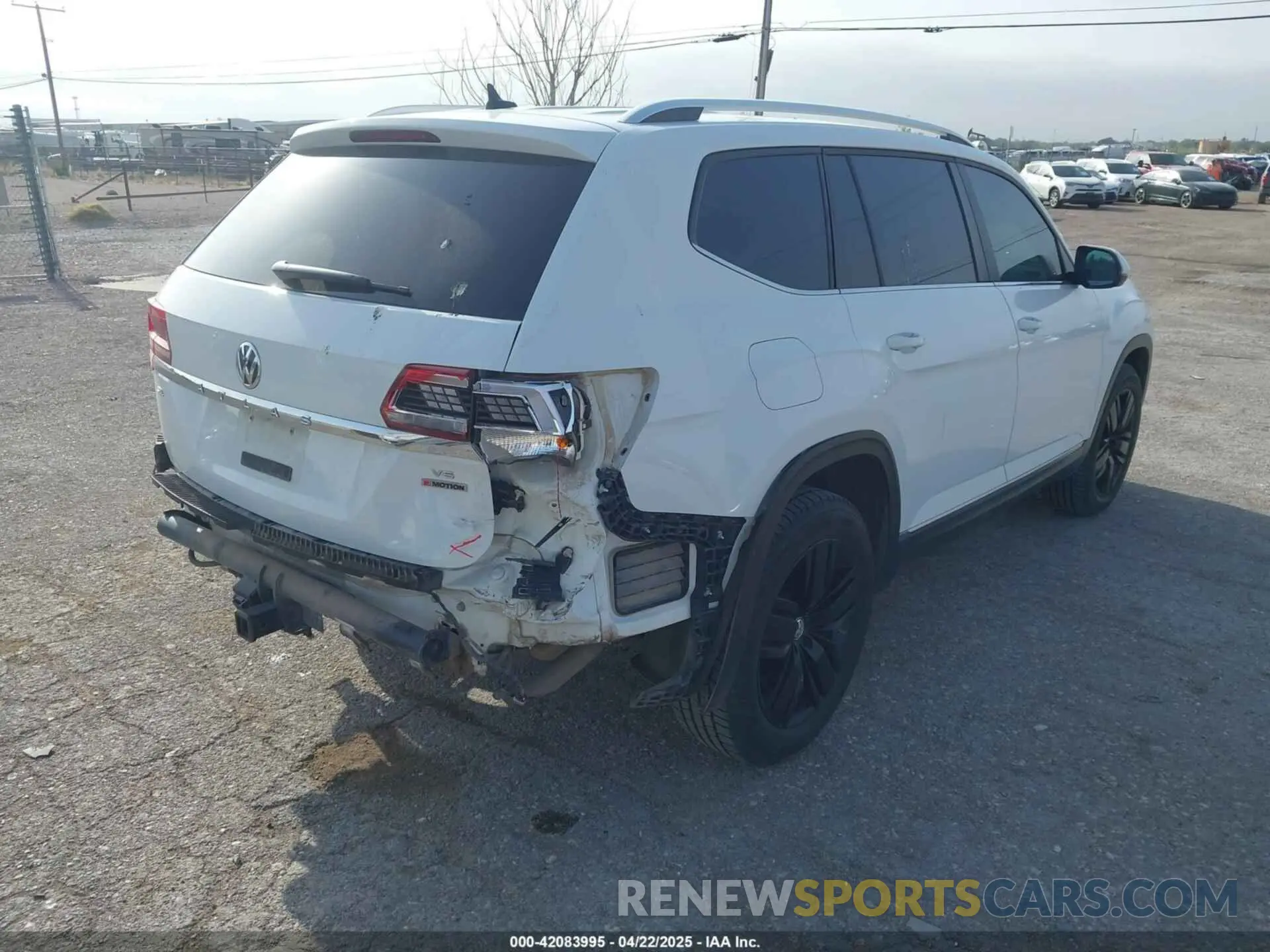 4 Photograph of a damaged car 1V2MR2CA8KC569640 VOLKSWAGEN ATLAS 2019
