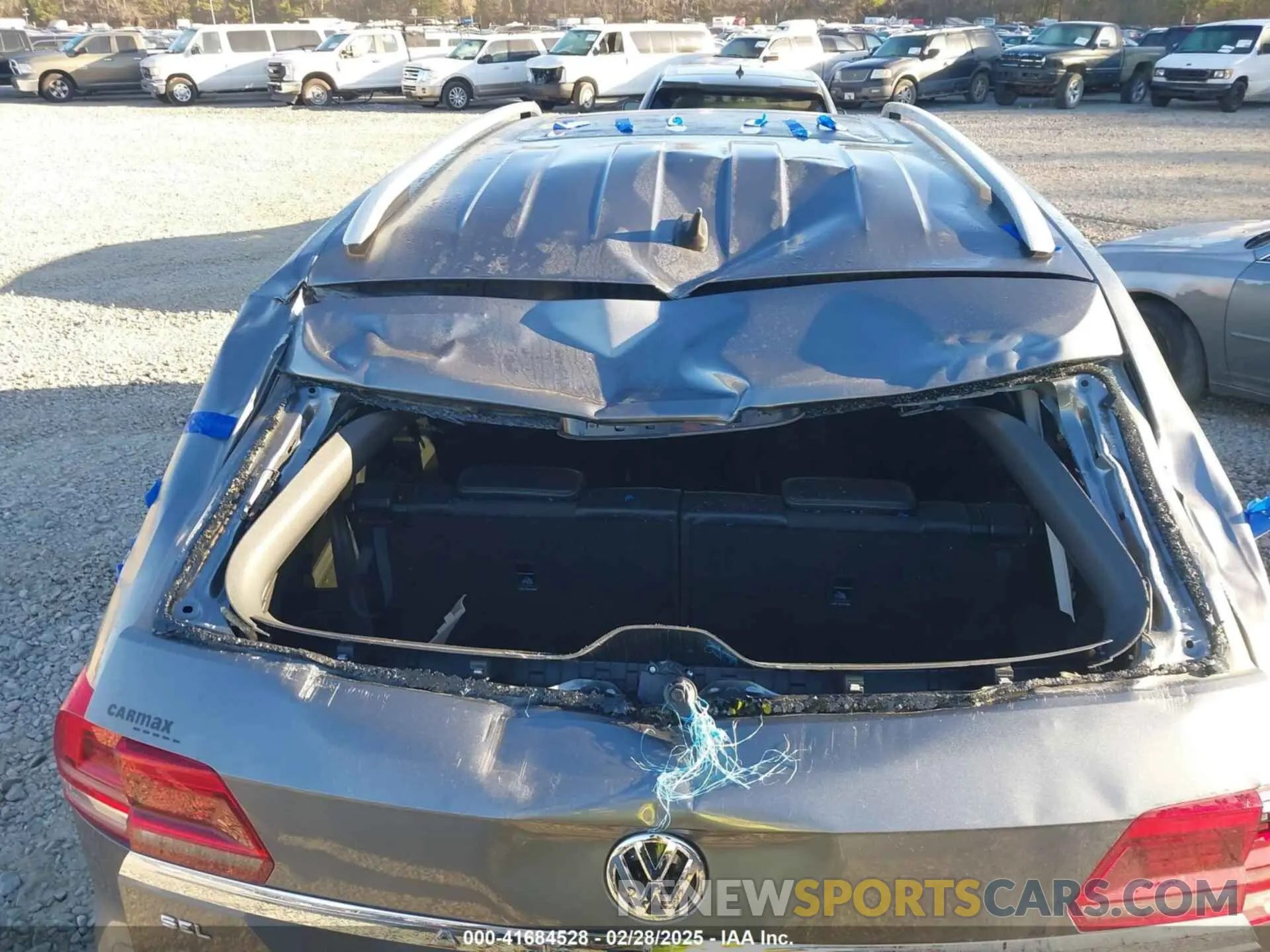 17 Photograph of a damaged car 1V2MR2CA9KC515585 VOLKSWAGEN ATLAS 2019
