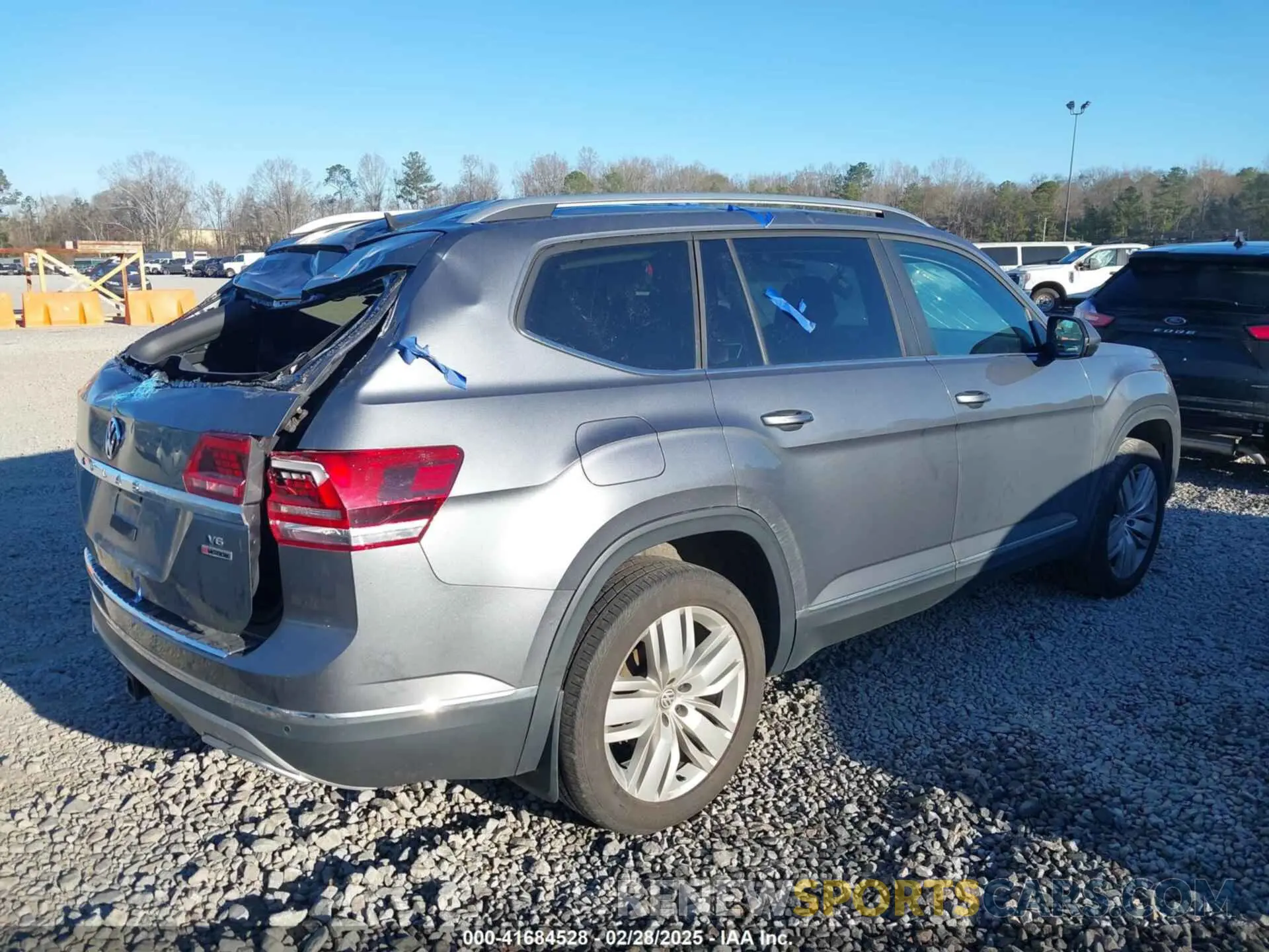 4 Photograph of a damaged car 1V2MR2CA9KC515585 VOLKSWAGEN ATLAS 2019