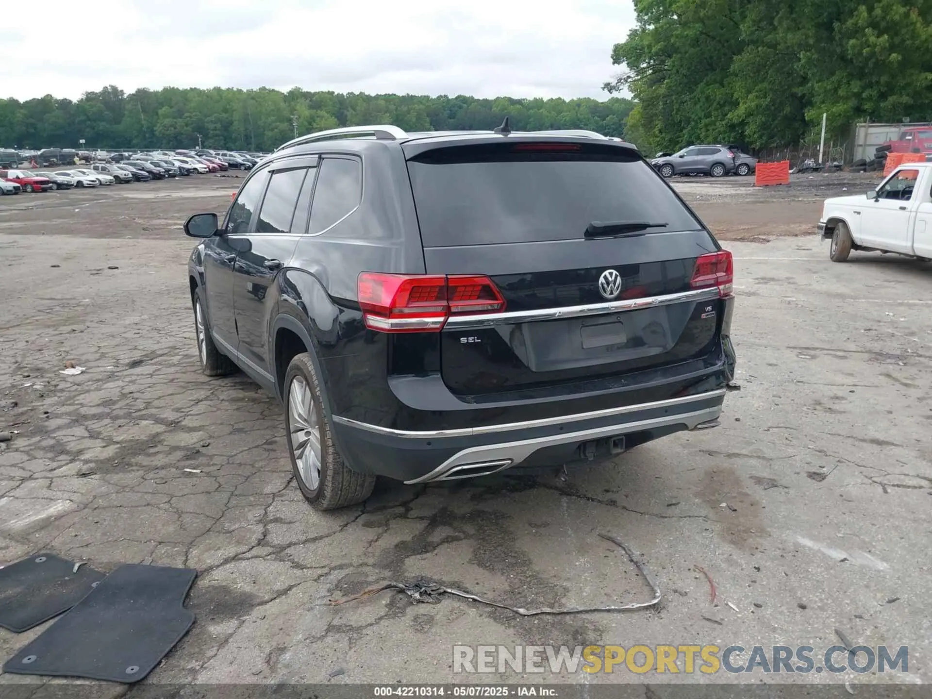 3 Photograph of a damaged car 1V2MR2CA9KC538672 VOLKSWAGEN ATLAS 2019