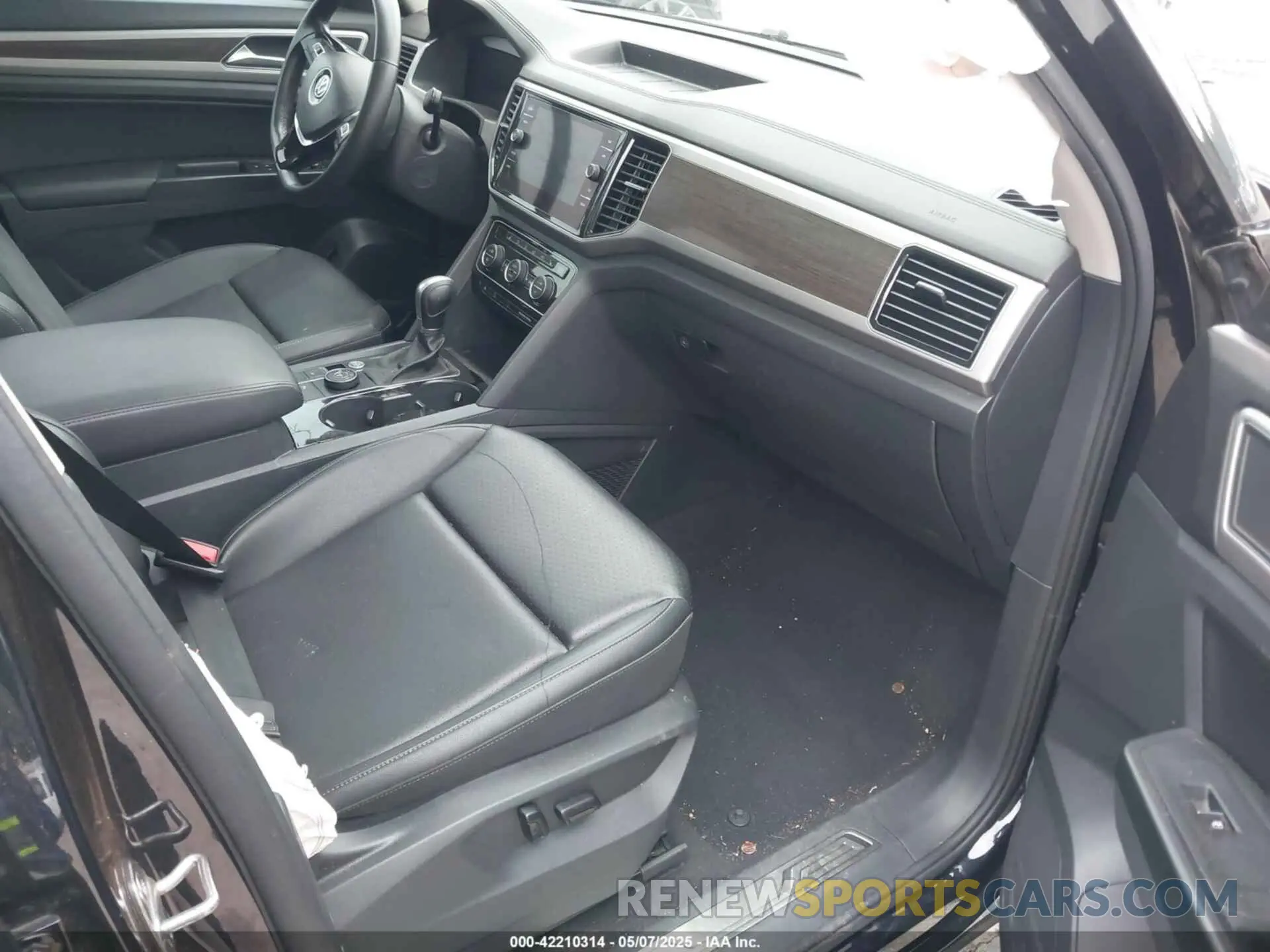 5 Photograph of a damaged car 1V2MR2CA9KC538672 VOLKSWAGEN ATLAS 2019