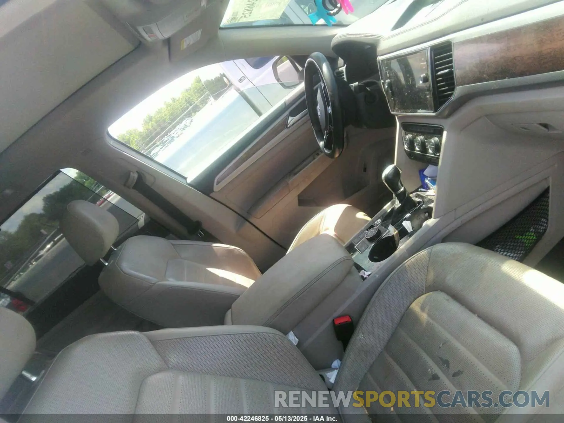 5 Фотография поврежденного автомобиля 1V2NR2CA2KC531552 VOLKSWAGEN ATLAS 2019