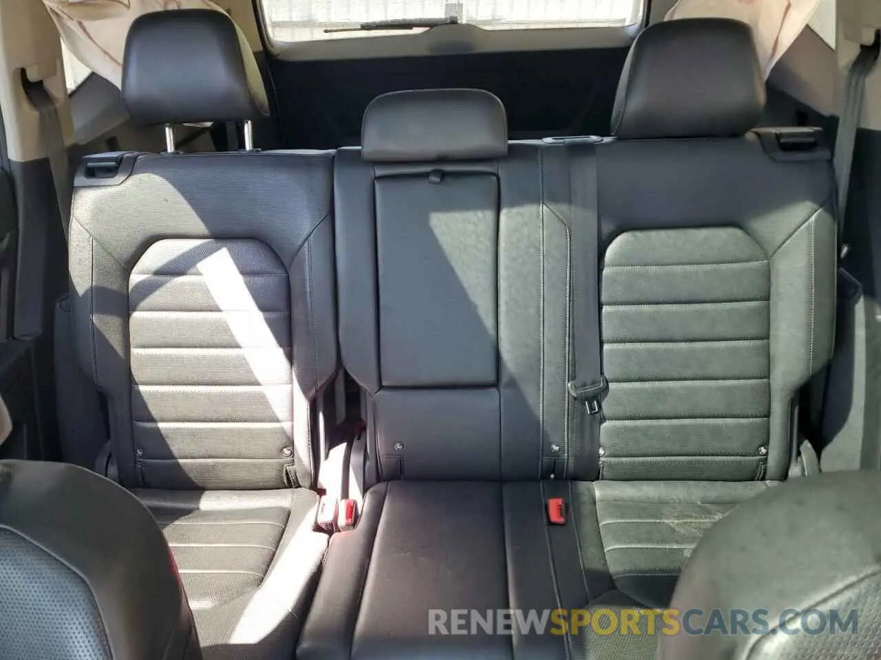 10 Photograph of a damaged car 1V2NR2CA2KC551266 VOLKSWAGEN ATLAS 2019