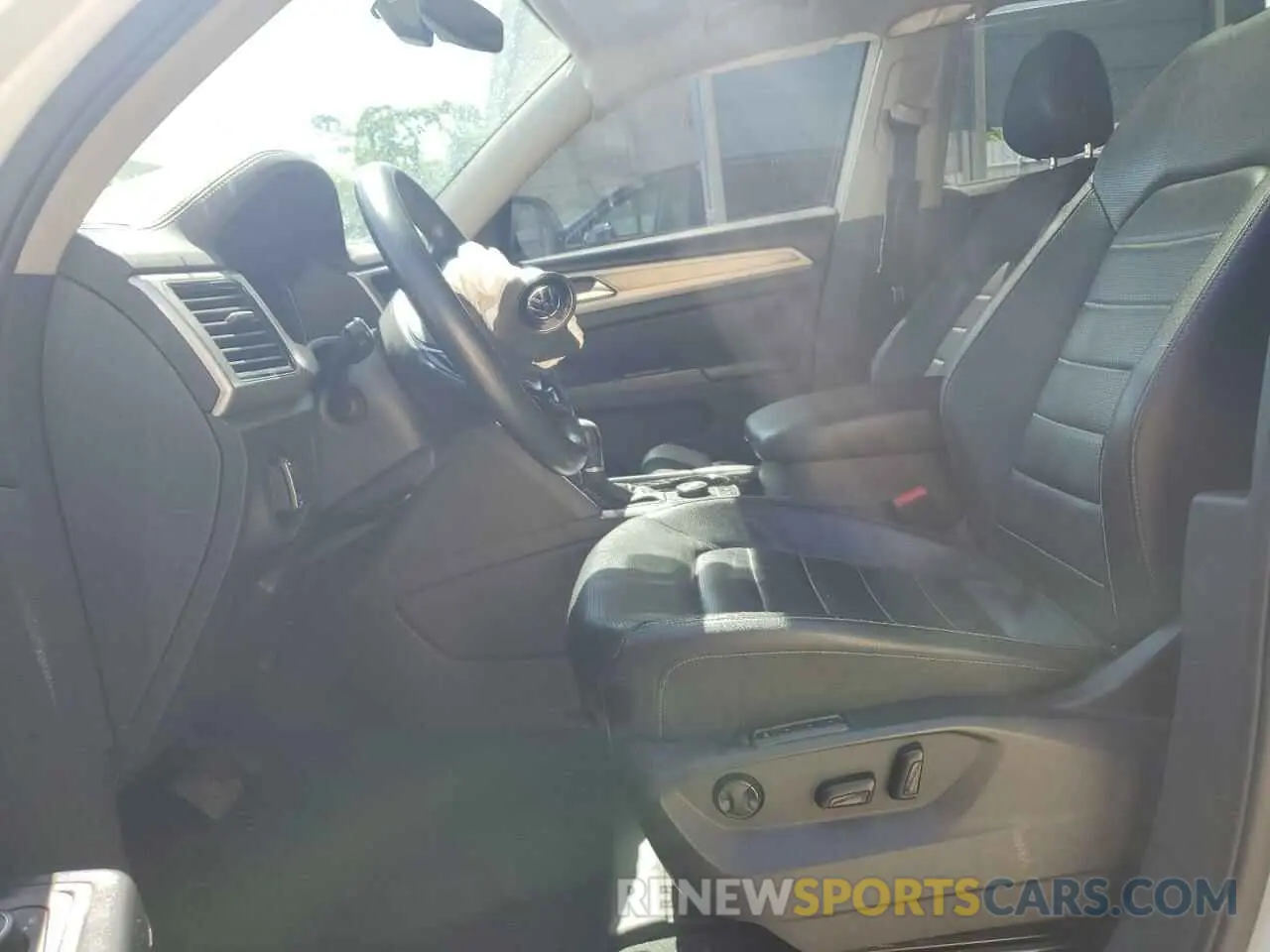7 Photograph of a damaged car 1V2NR2CA2KC551266 VOLKSWAGEN ATLAS 2019