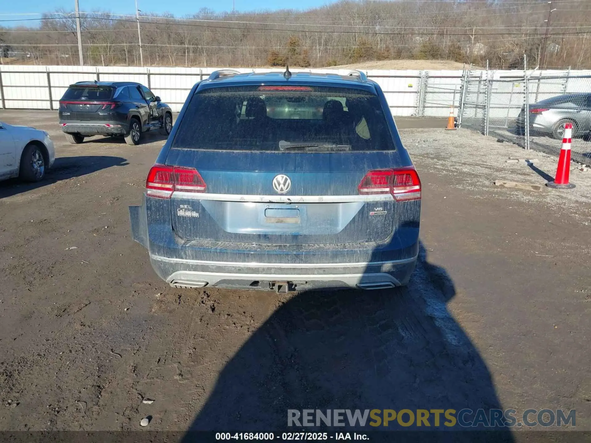 16 Photograph of a damaged car 1V2NR2CA3KC541913 VOLKSWAGEN ATLAS 2019