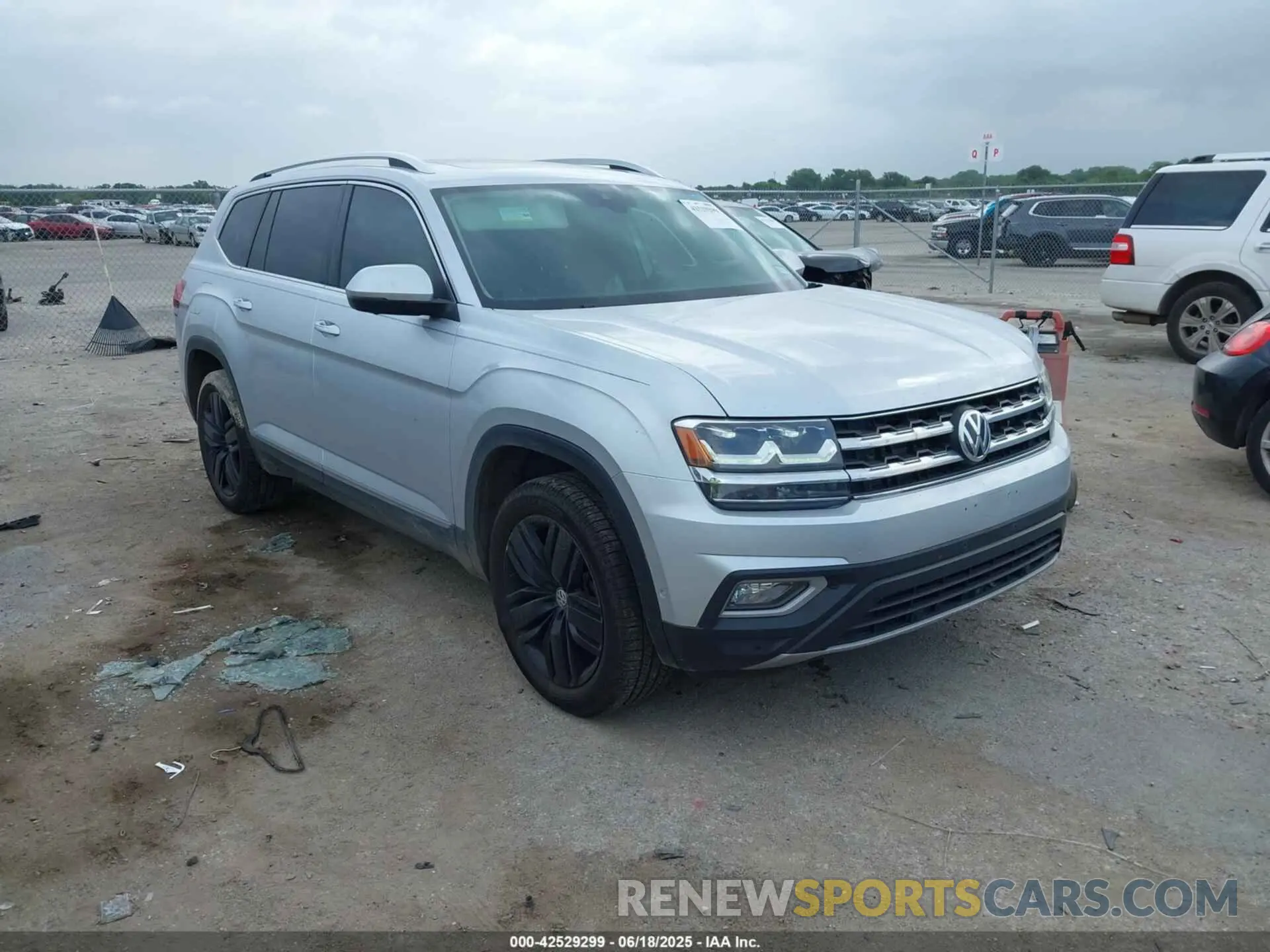 1 Photograph of a damaged car 1V2NR2CA3KC555536 VOLKSWAGEN ATLAS 2019