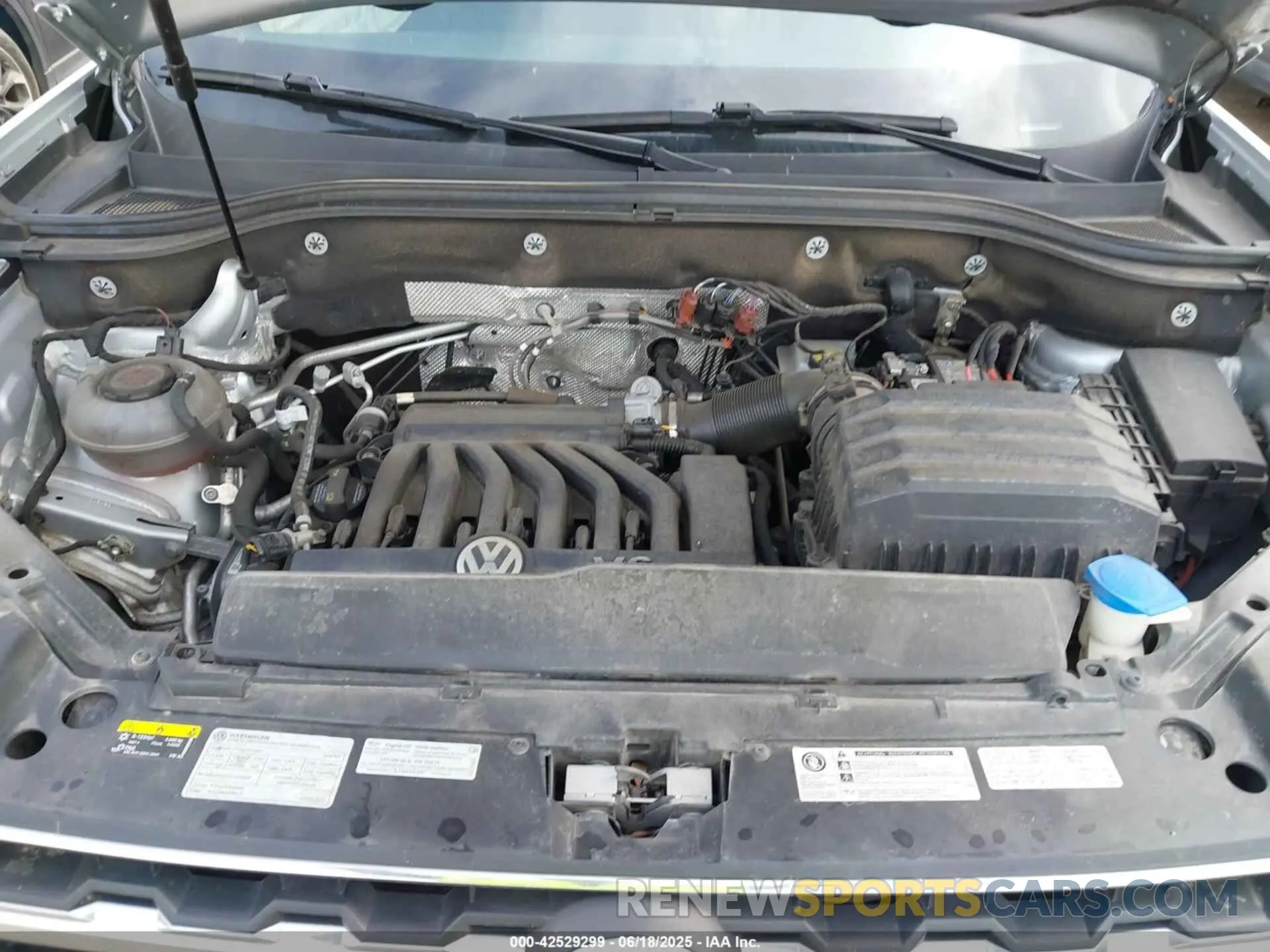 10 Photograph of a damaged car 1V2NR2CA3KC555536 VOLKSWAGEN ATLAS 2019