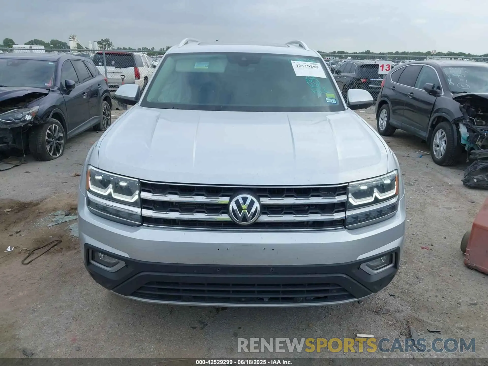 12 Photograph of a damaged car 1V2NR2CA3KC555536 VOLKSWAGEN ATLAS 2019