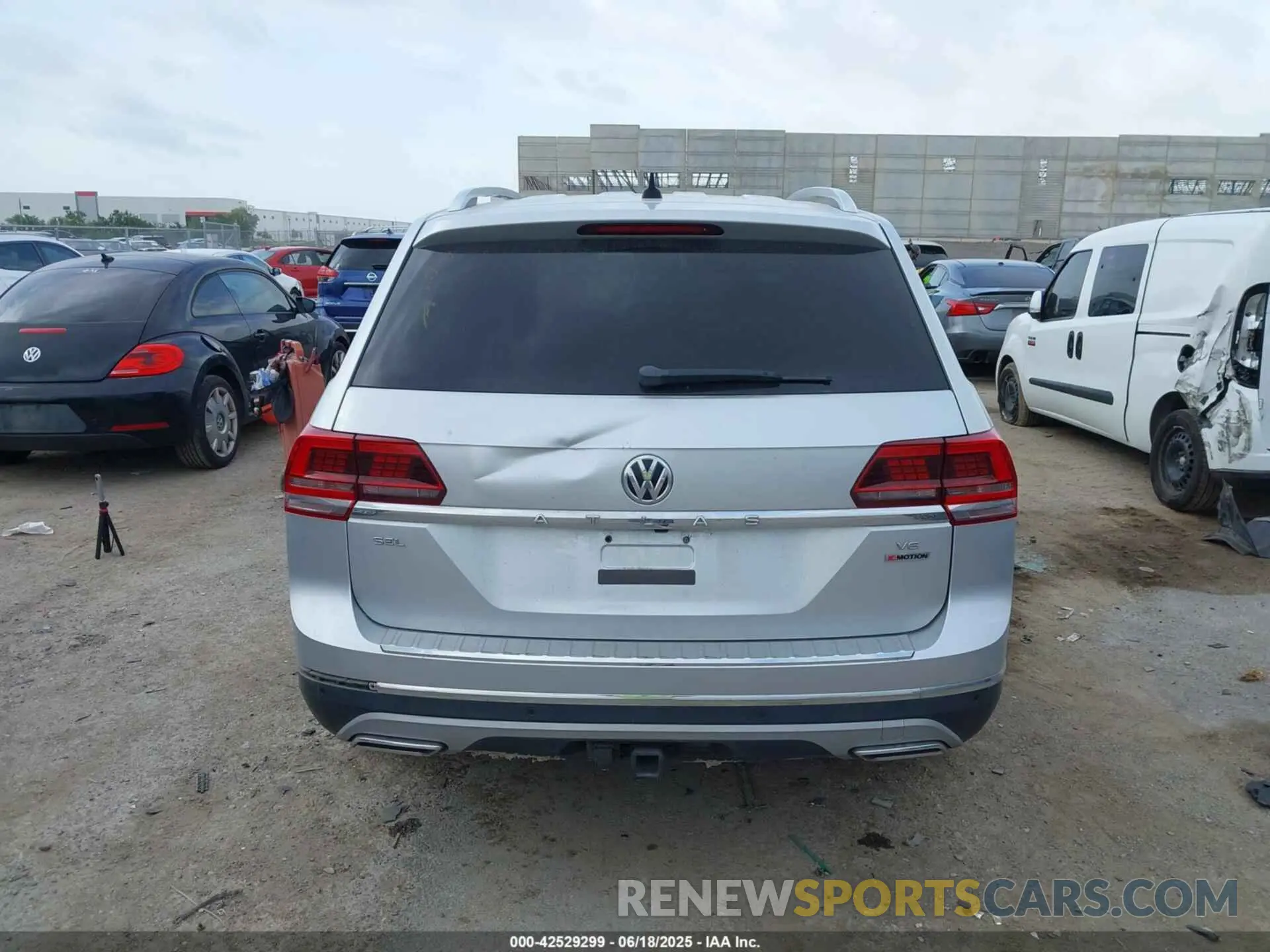 16 Photograph of a damaged car 1V2NR2CA3KC555536 VOLKSWAGEN ATLAS 2019