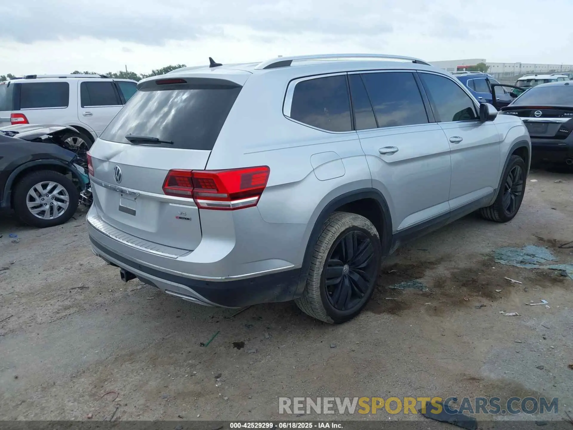 4 Photograph of a damaged car 1V2NR2CA3KC555536 VOLKSWAGEN ATLAS 2019