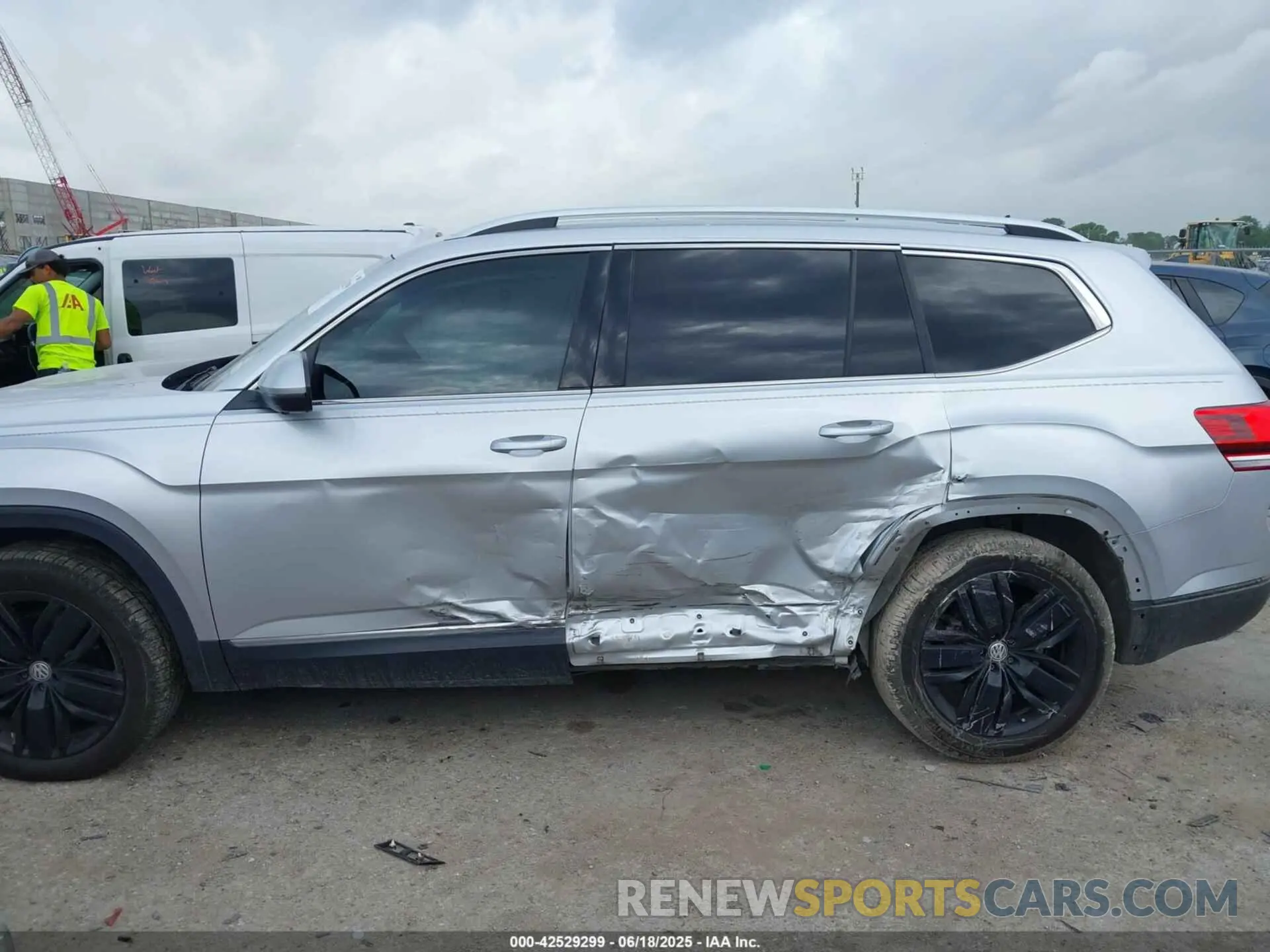 6 Photograph of a damaged car 1V2NR2CA3KC555536 VOLKSWAGEN ATLAS 2019