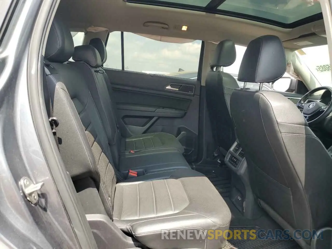 10 Photograph of a damaged car 1V2NR2CA3KC575995 VOLKSWAGEN ATLAS 2019