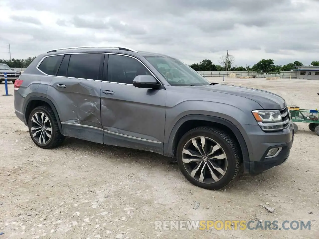 4 Фотография поврежденного автомобиля 1V2NR2CA6KC585601 VOLKSWAGEN ATLAS 2019